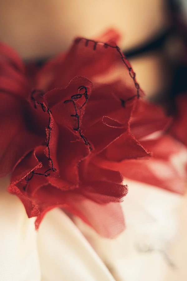 N° 155 falling flower accessory - ume red/yuki white