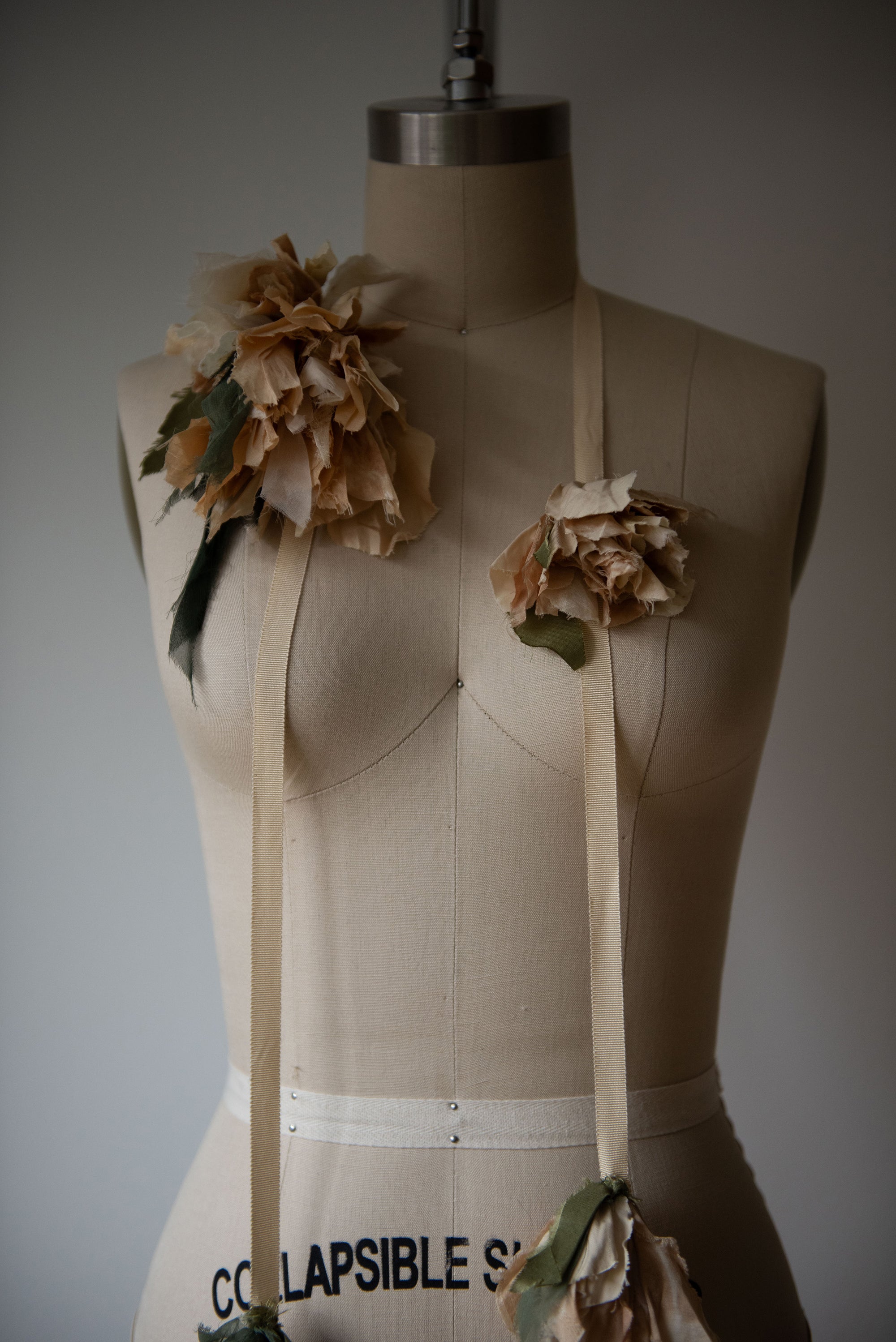 N° 155 falling flower accessory - botanical momo peach - L (made to order)