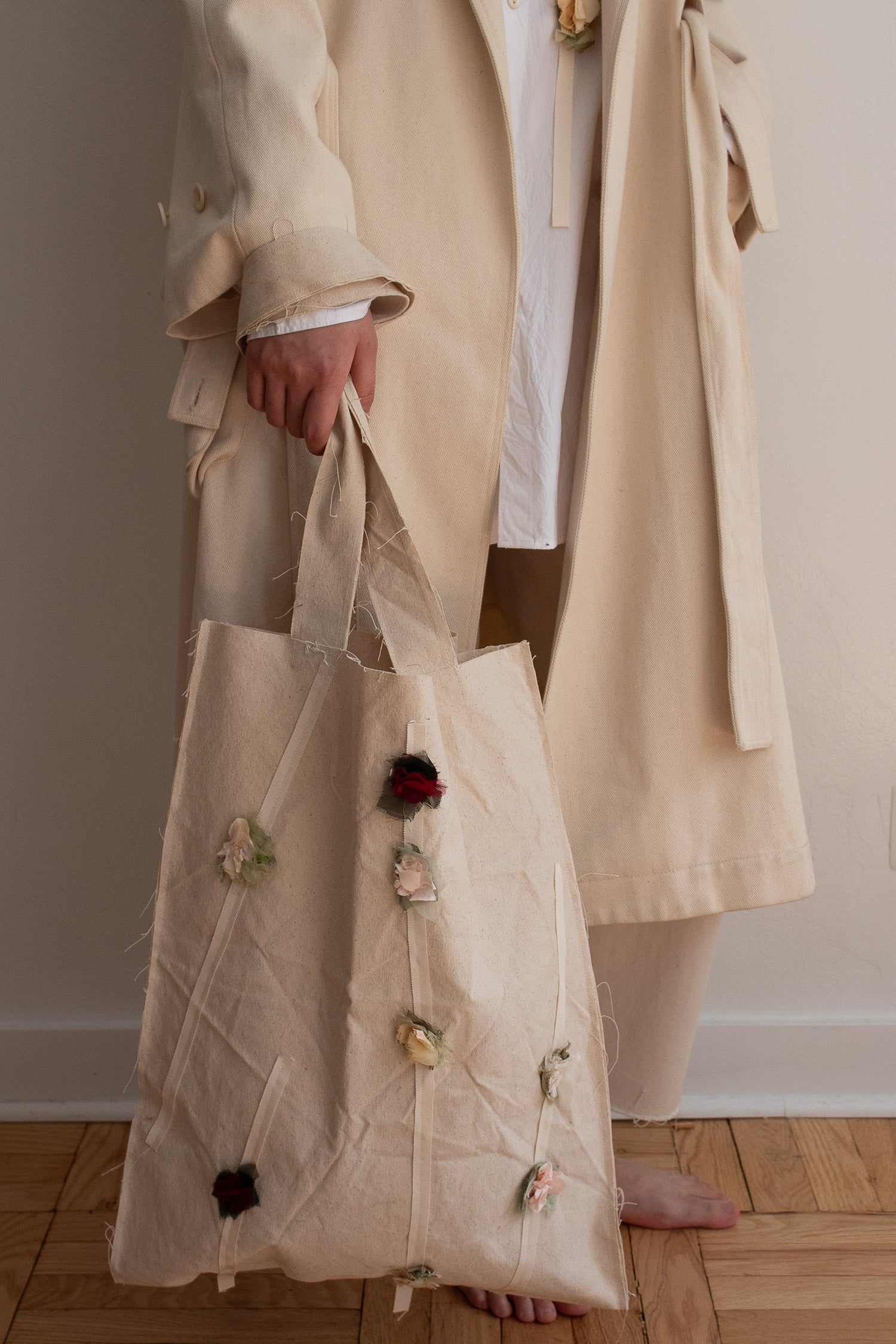 N° 96 dripping crushed blooms long tote - suna beige/multi