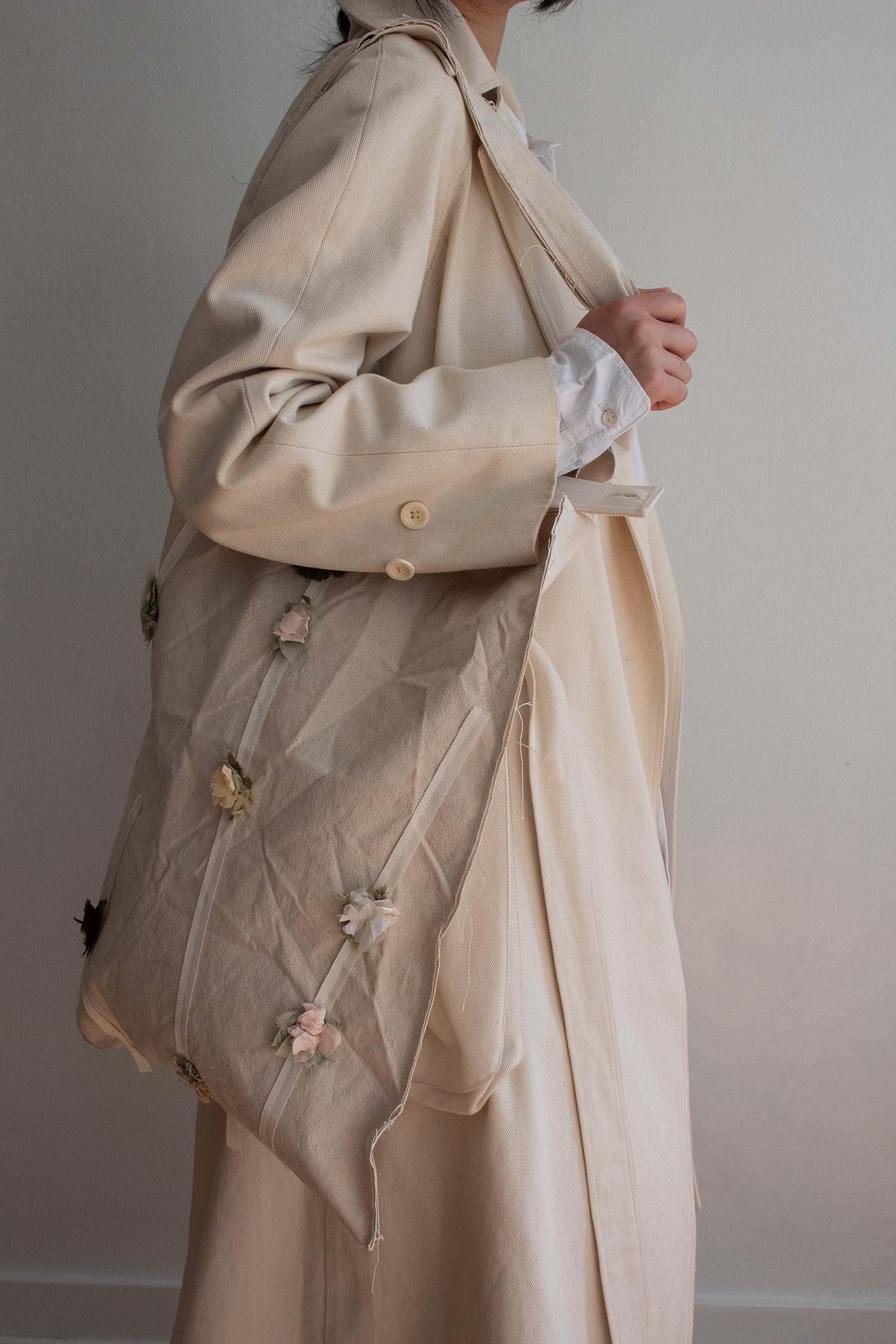 N° 96 dripping crushed blooms long tote - suna beige/multi