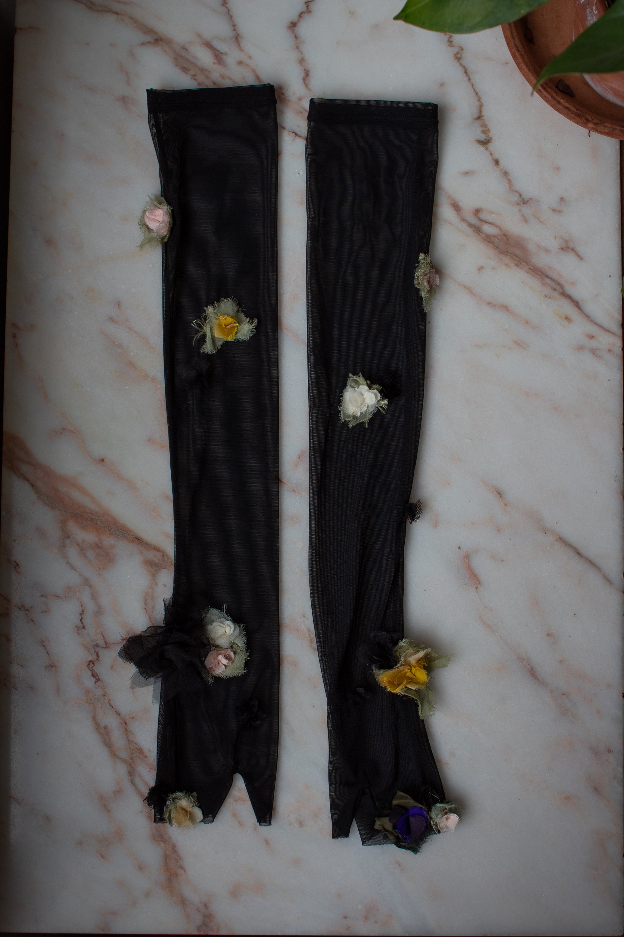 N° 90 crushed blooms fingerless gloves- multi