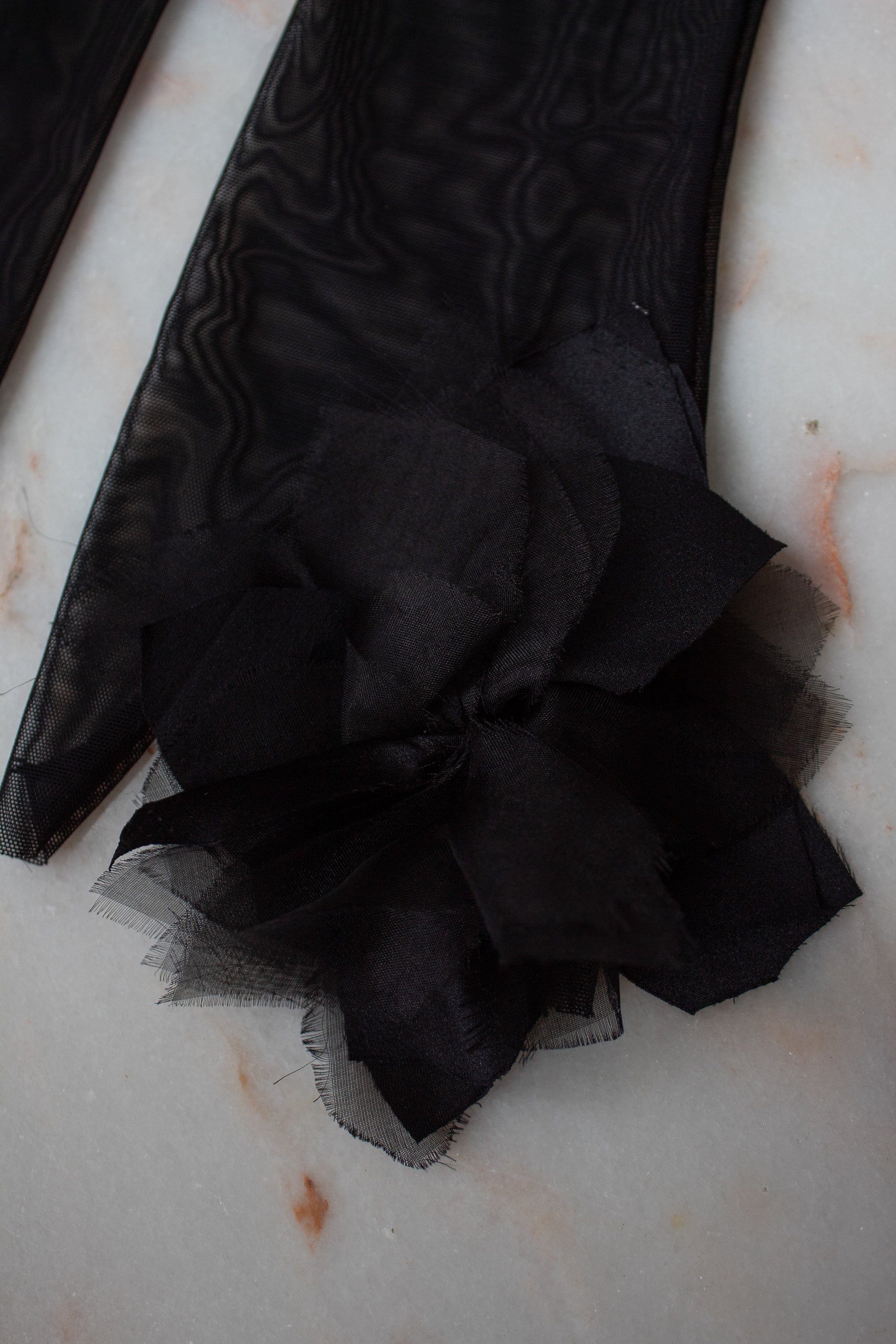 N° 90 blooming flower fingerless gloves- sumi black