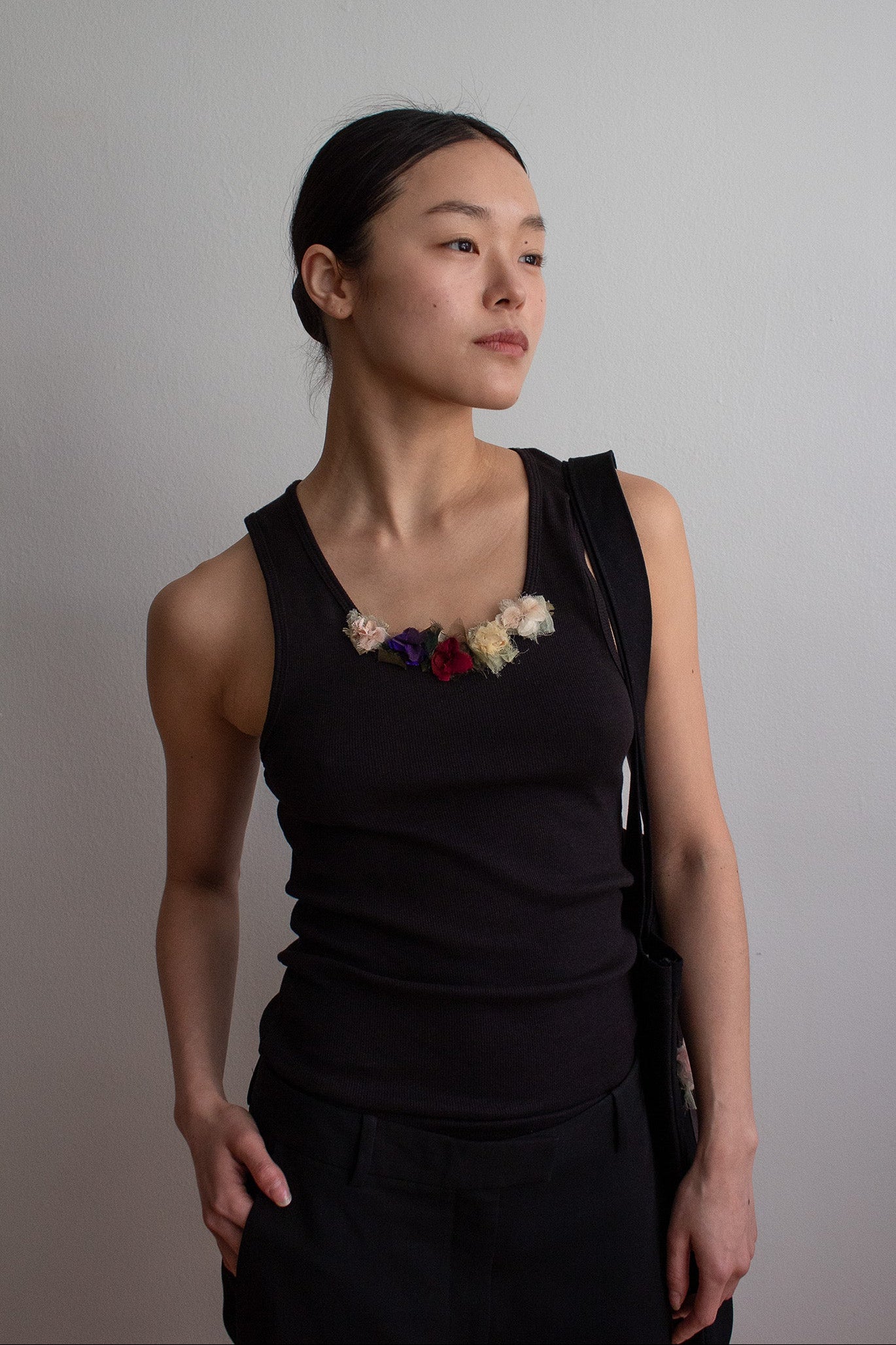 N° 354 womens fitted crushed blooms rib tank - sumi black/multi