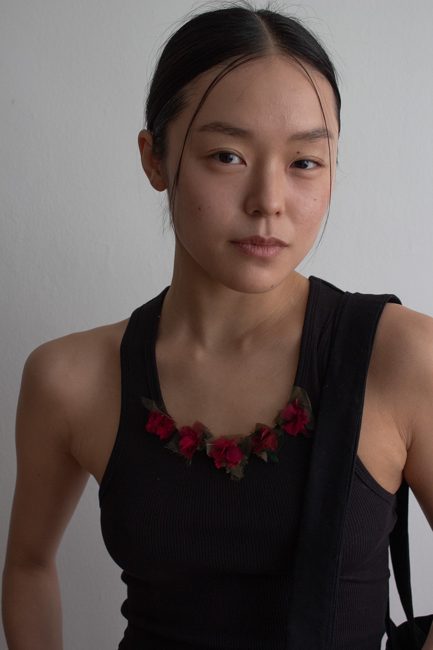 N° 354 womens fitted crushed blooms rib tank - sumi black/momiji red