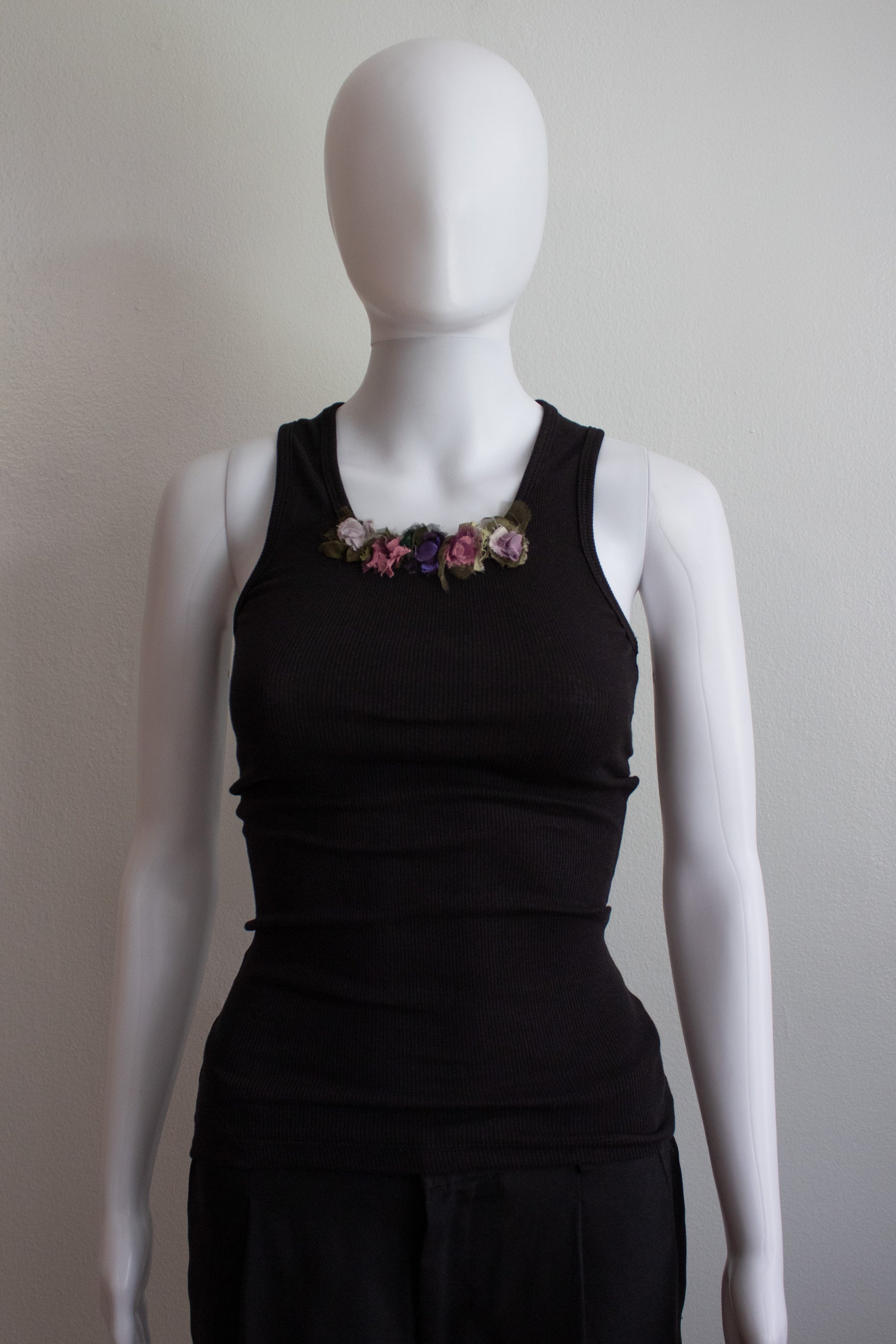 N° 354 womens fitted crushed blooms rib tank - sumi black/nasu purple
