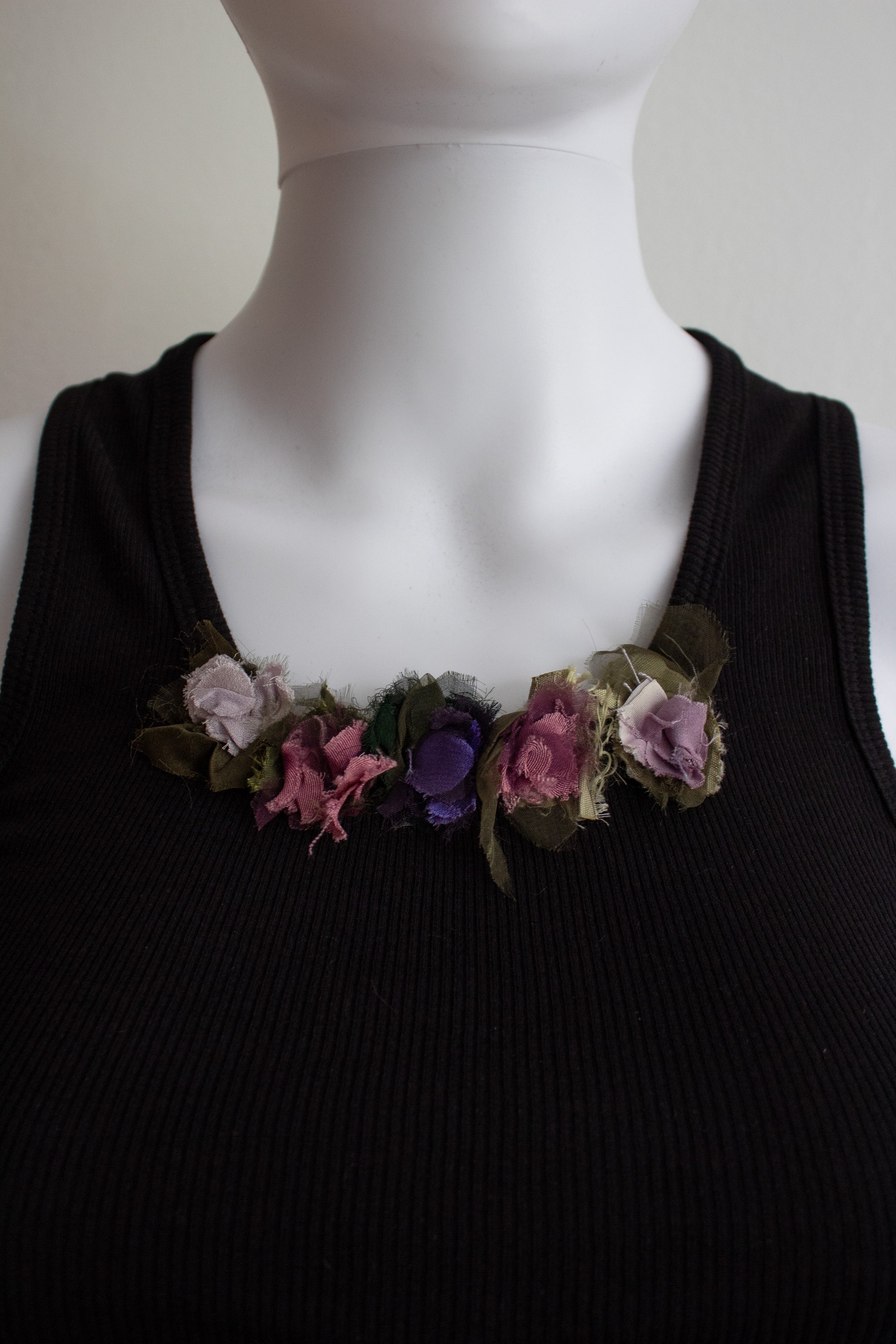 N° 354 womens fitted crushed blooms rib tank - sumi black/nasu purple