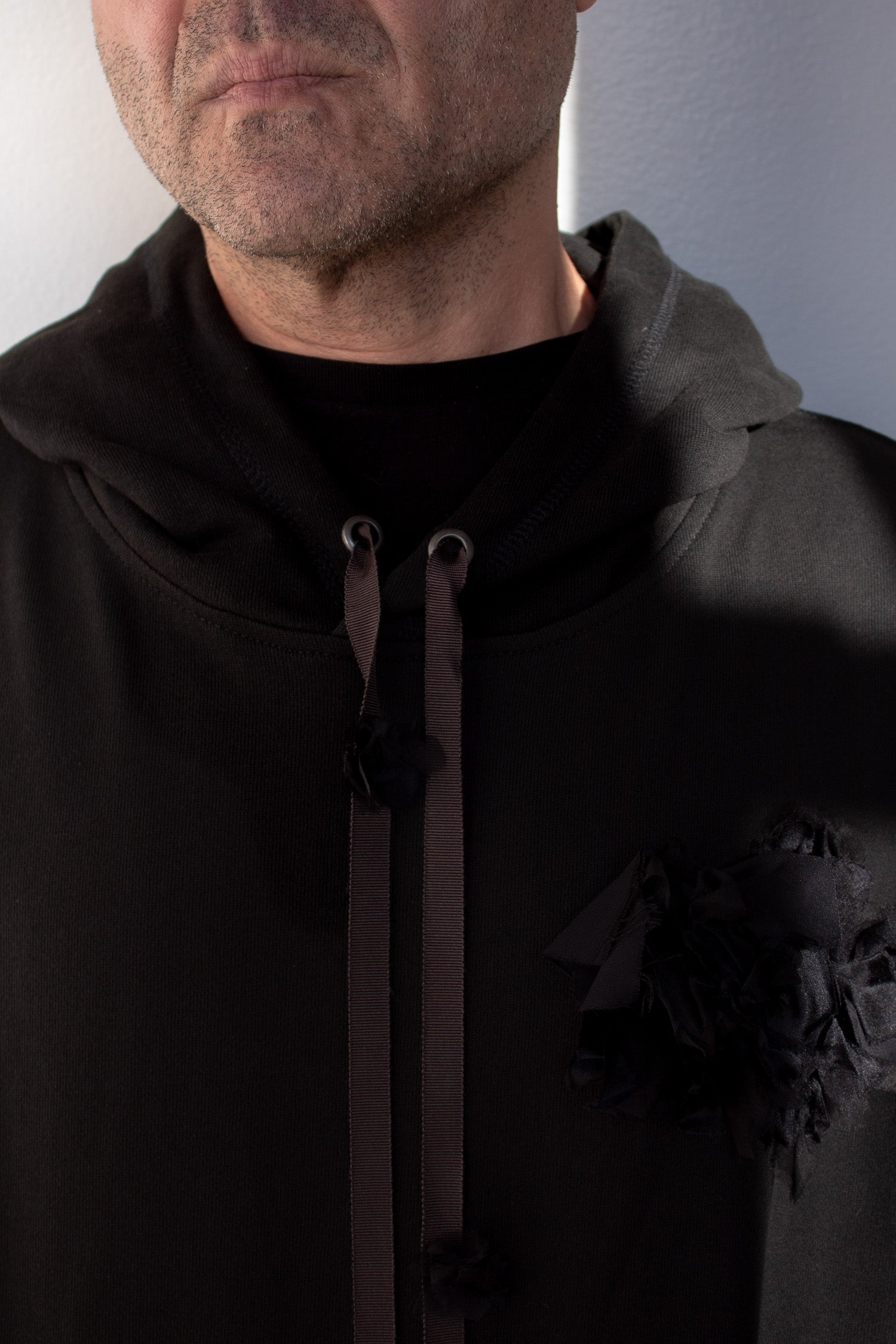 N° 306 multi crushed blooms midweight french terry hoodie - sumi black