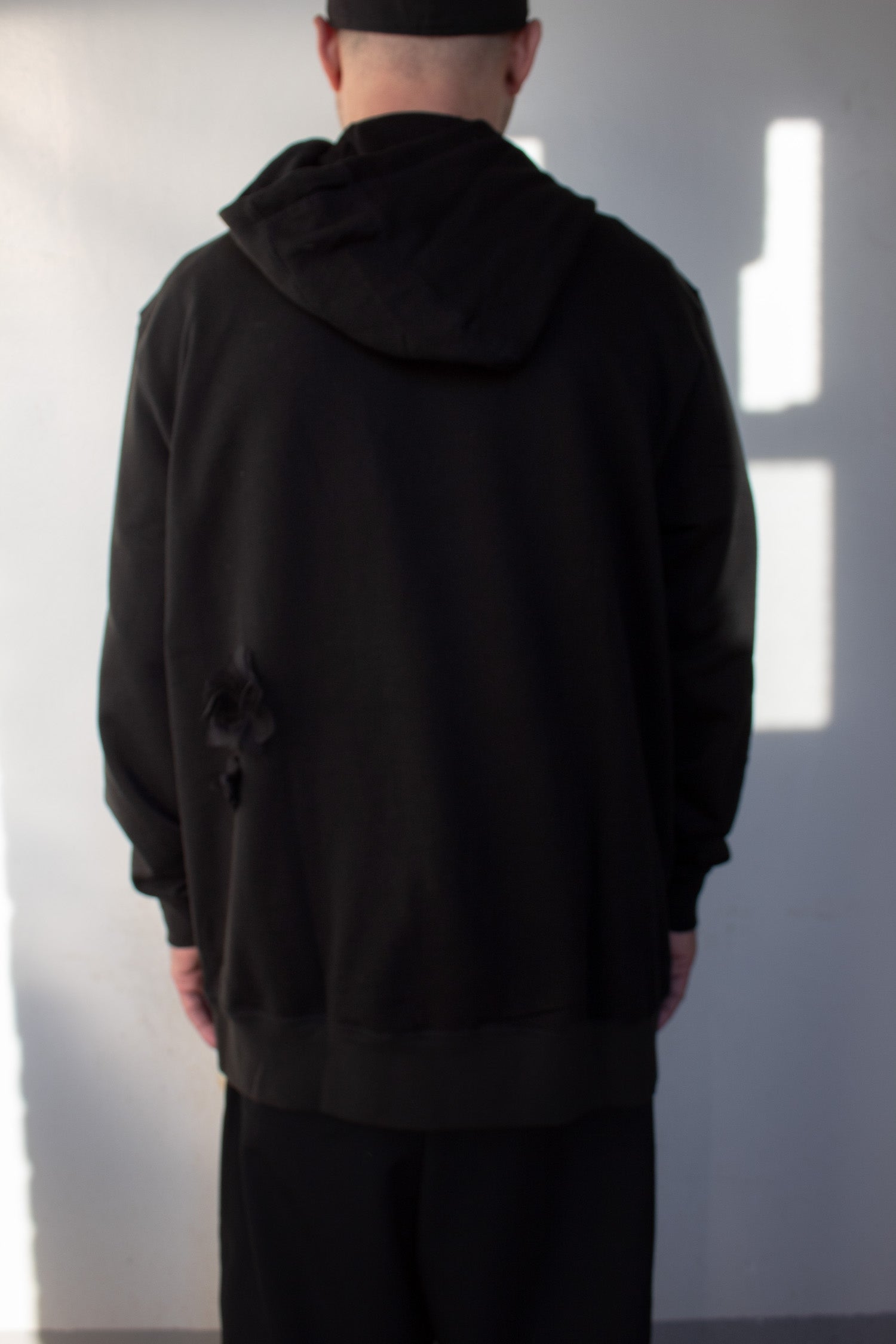 N° 306 multi crushed blooms hoodie - sumi black