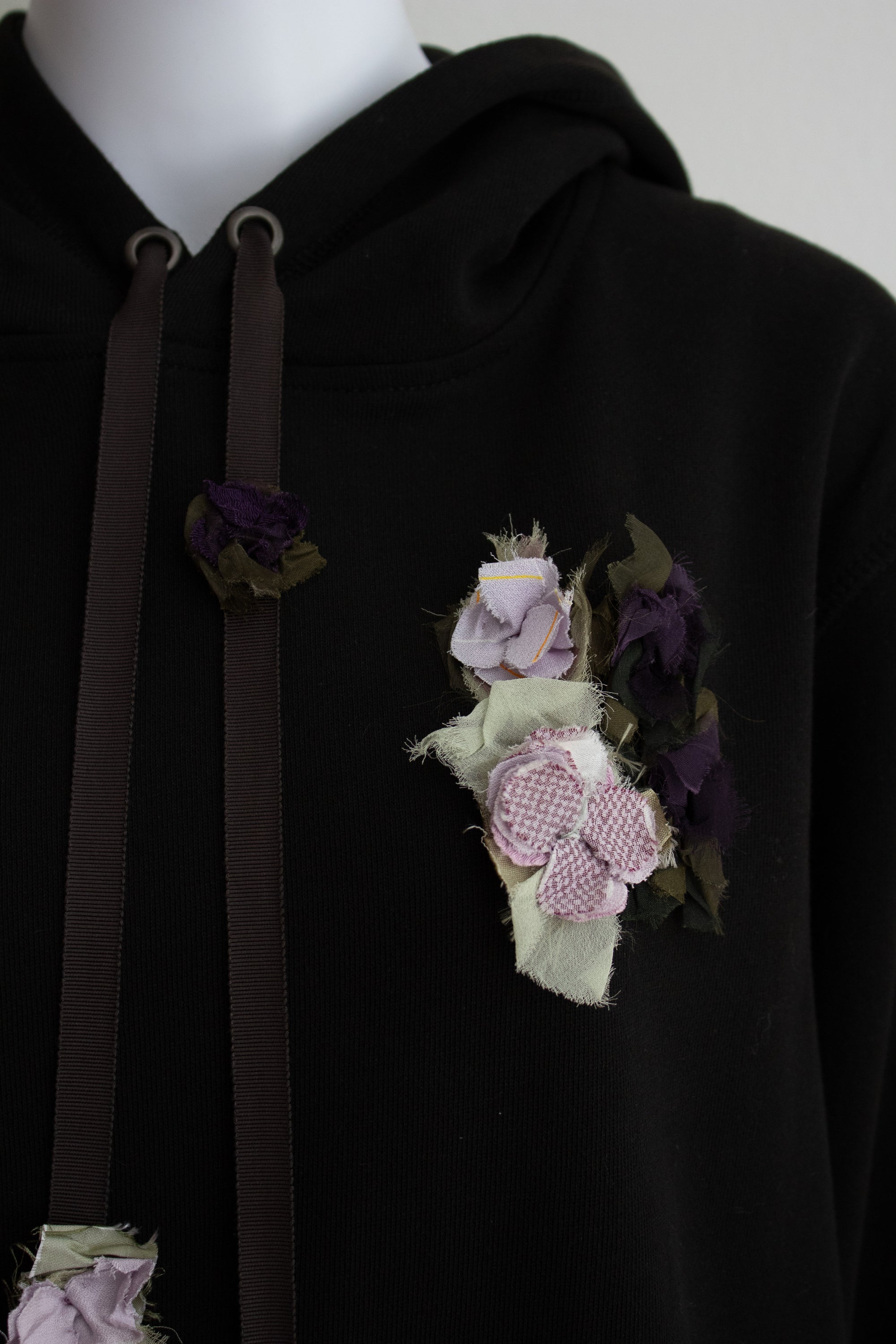 N° 306 multi crushed blooms midweight french terry hoodie - nasu eggplant/fuji lilac