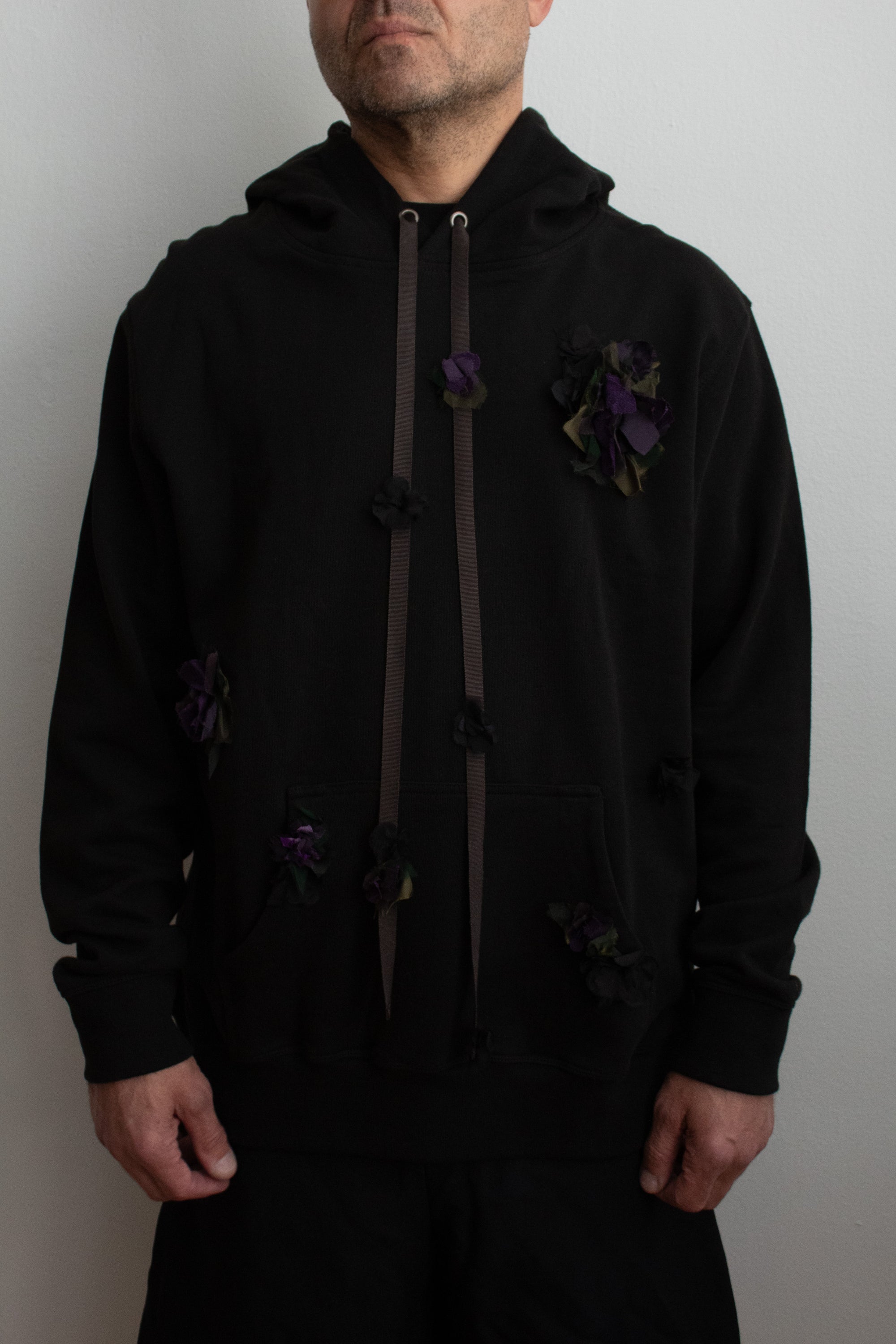 N° 306 multi crushed blooms midweight french terry hoodie - sumi black/ nasu eggplant