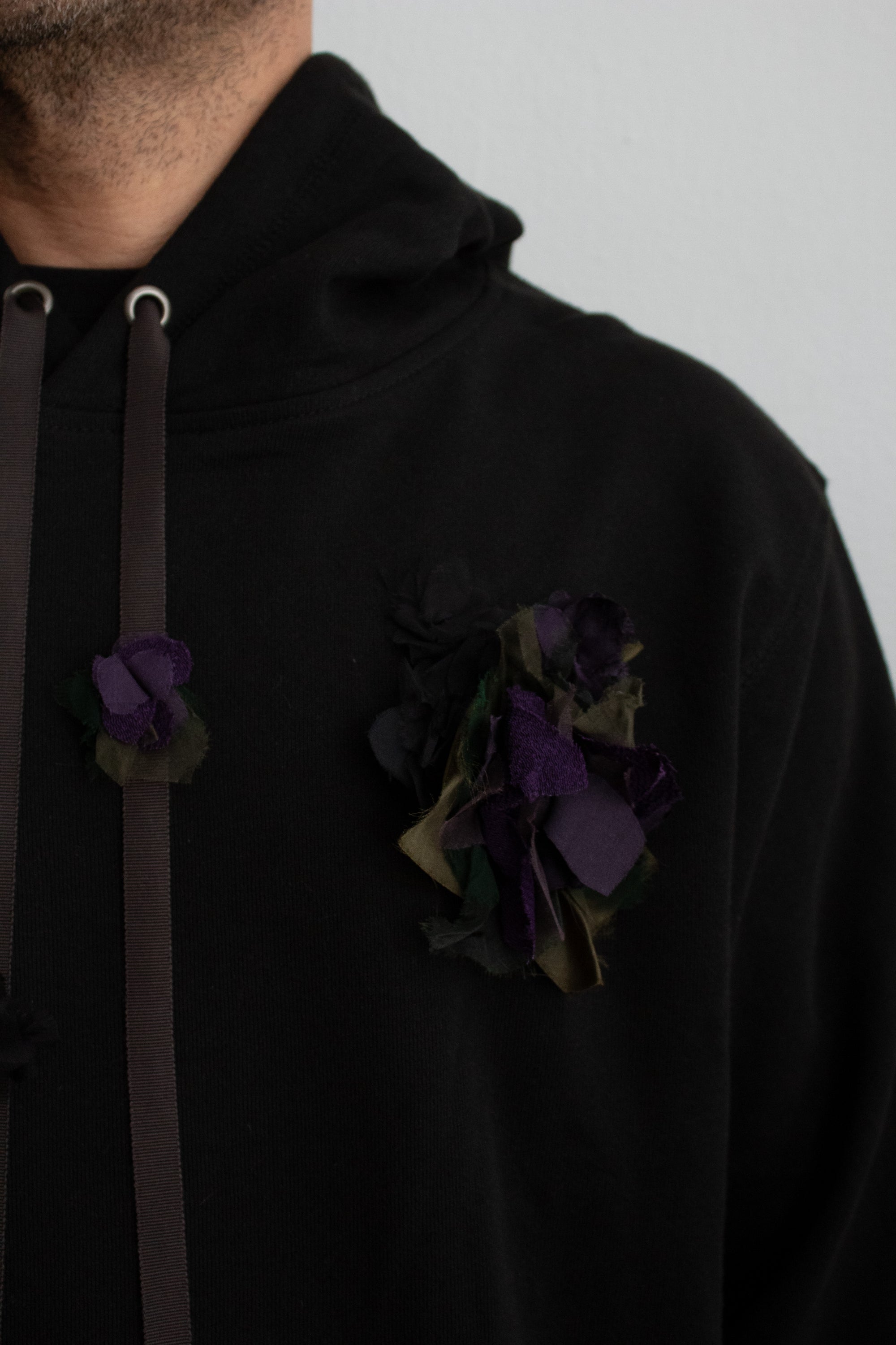 N° 306 multi crushed blooms midweight french terry hoodie - sumi black/ nasu eggplant