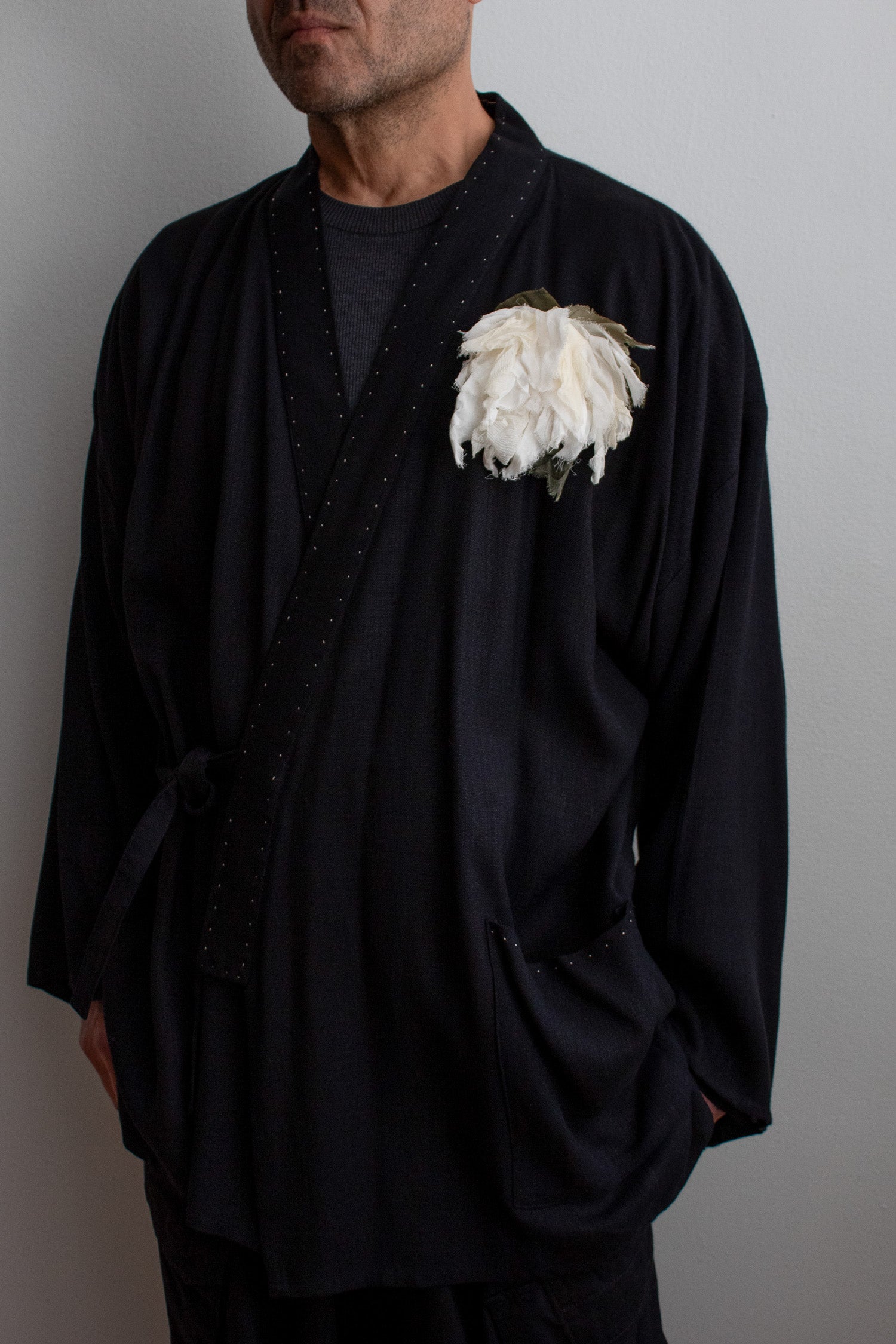 N° 58 wilted bloom brooch - yuki white - L