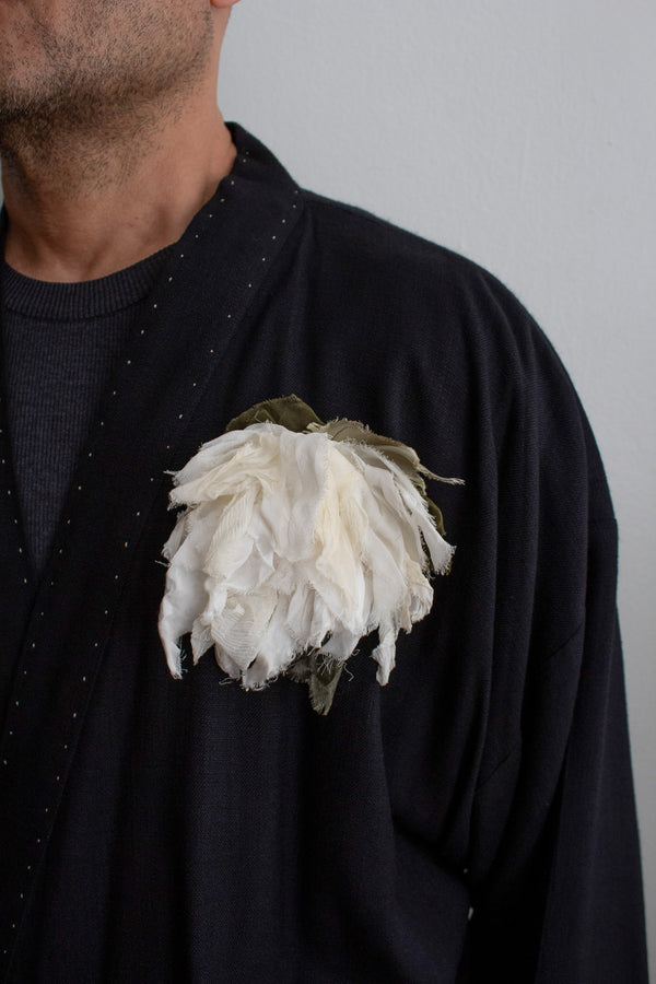 N° 58 wilted bloom brooch - yuki white - L