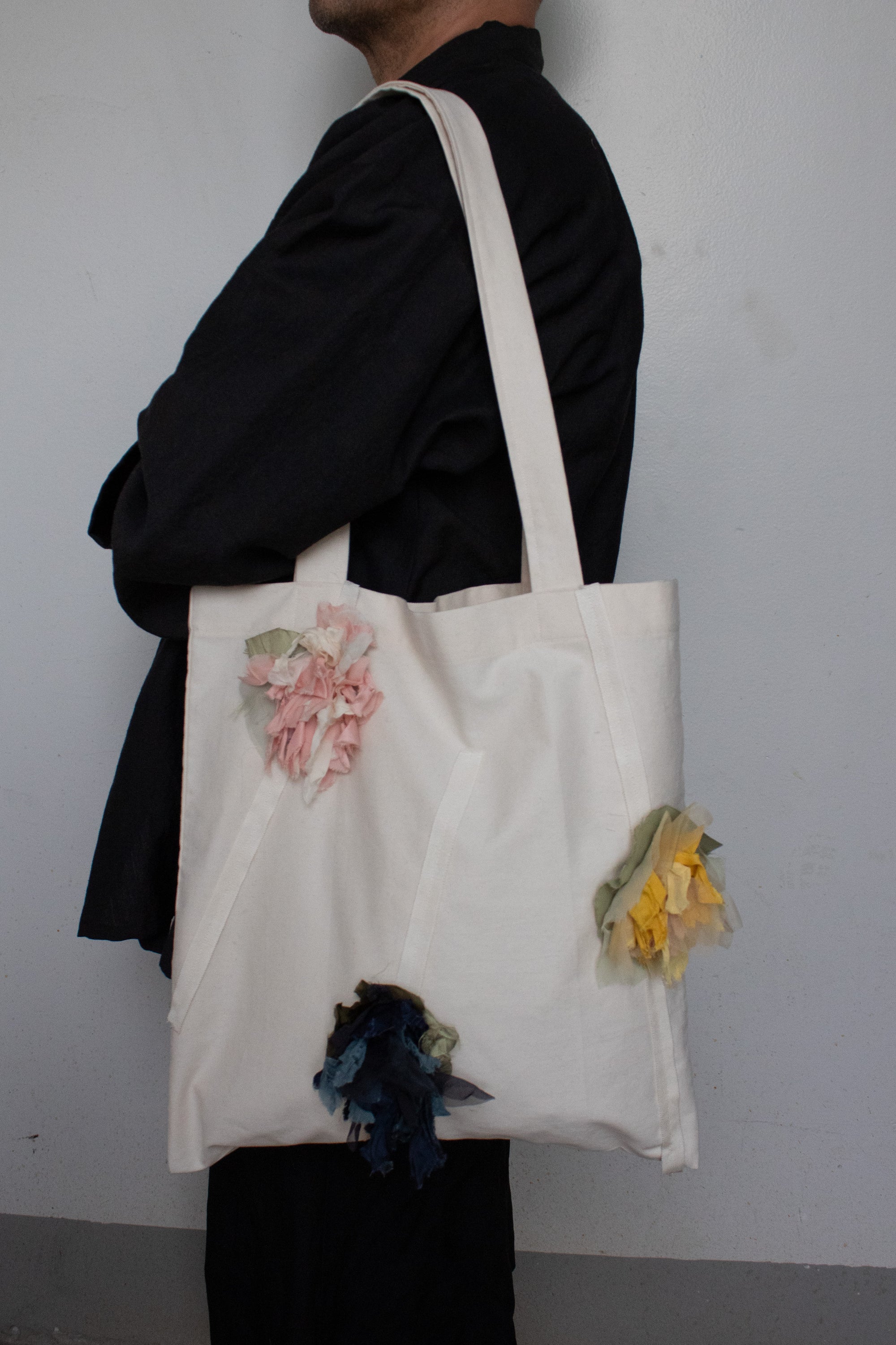 N° 70 dripping crushed blooms tote - suna beige/multi
