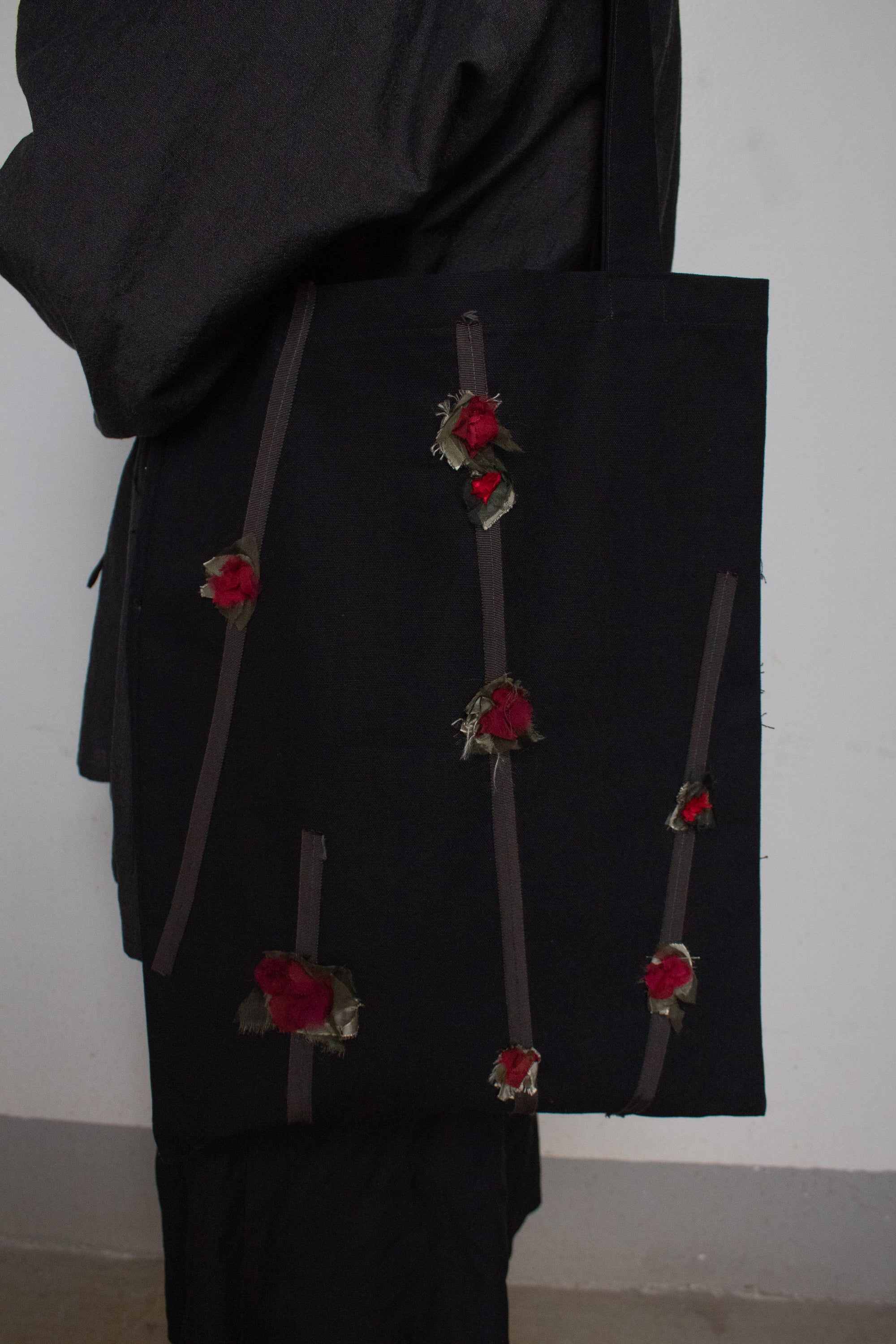 N° 96 dripping crushed blooms long tote - momiji red