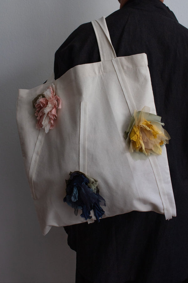 N° 70 dripping crushed blooms tote - suna beige/multi