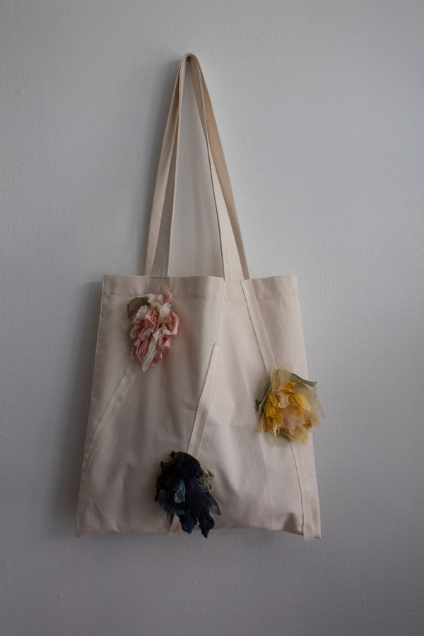 N° 70 dripping crushed blooms tote - suna beige/multi