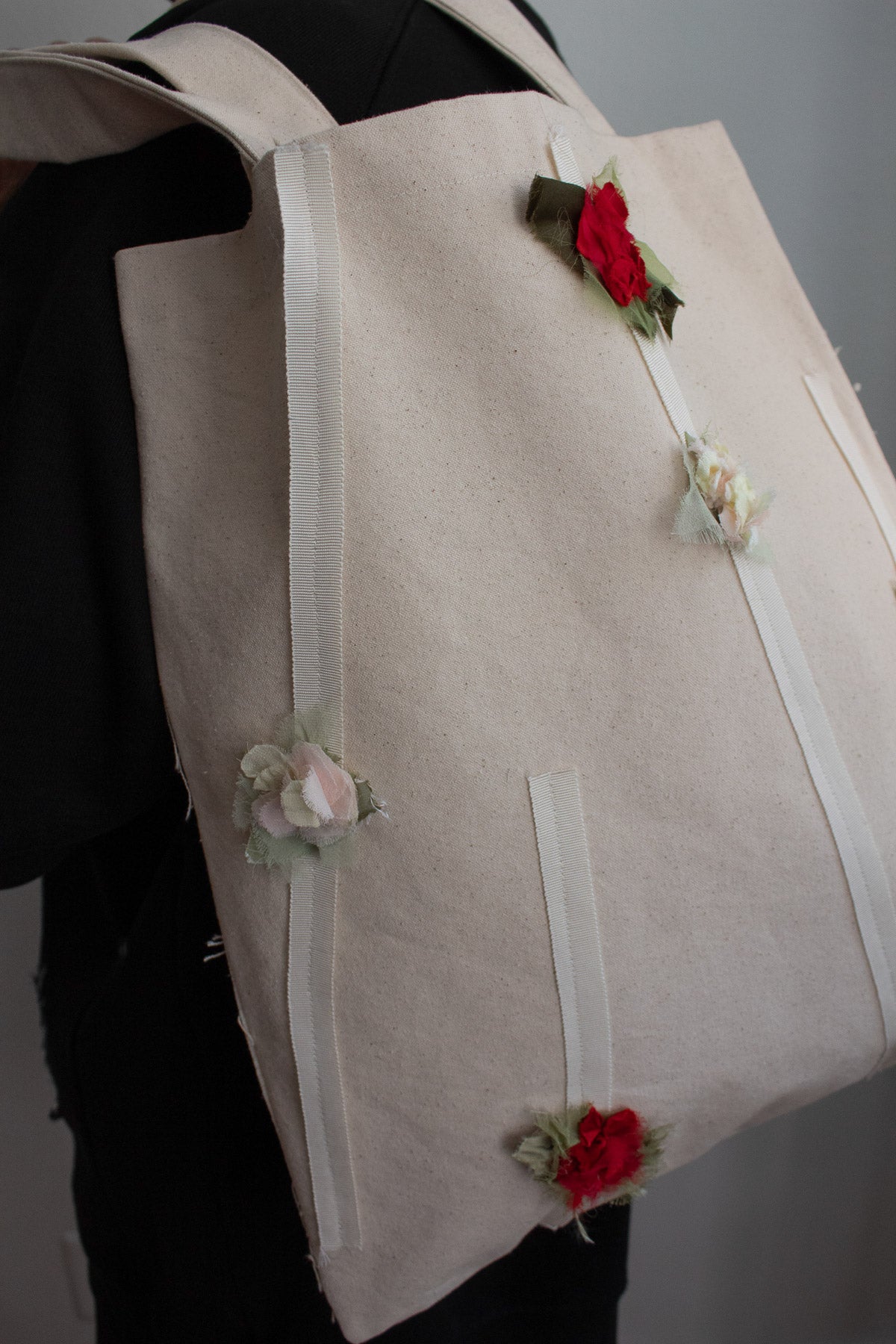 N° 70 dripping crushed blooms tote - suna beige/ume red/ame pink