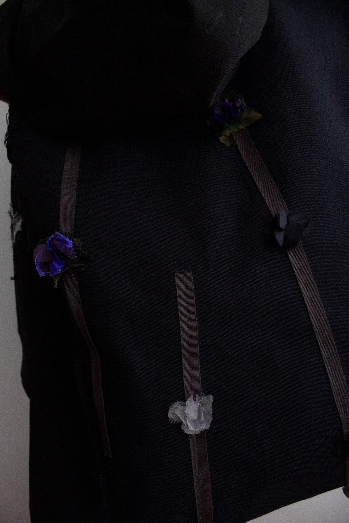 N° 96 dripping crushed blooms long tote - sumi black/nasu eggplant