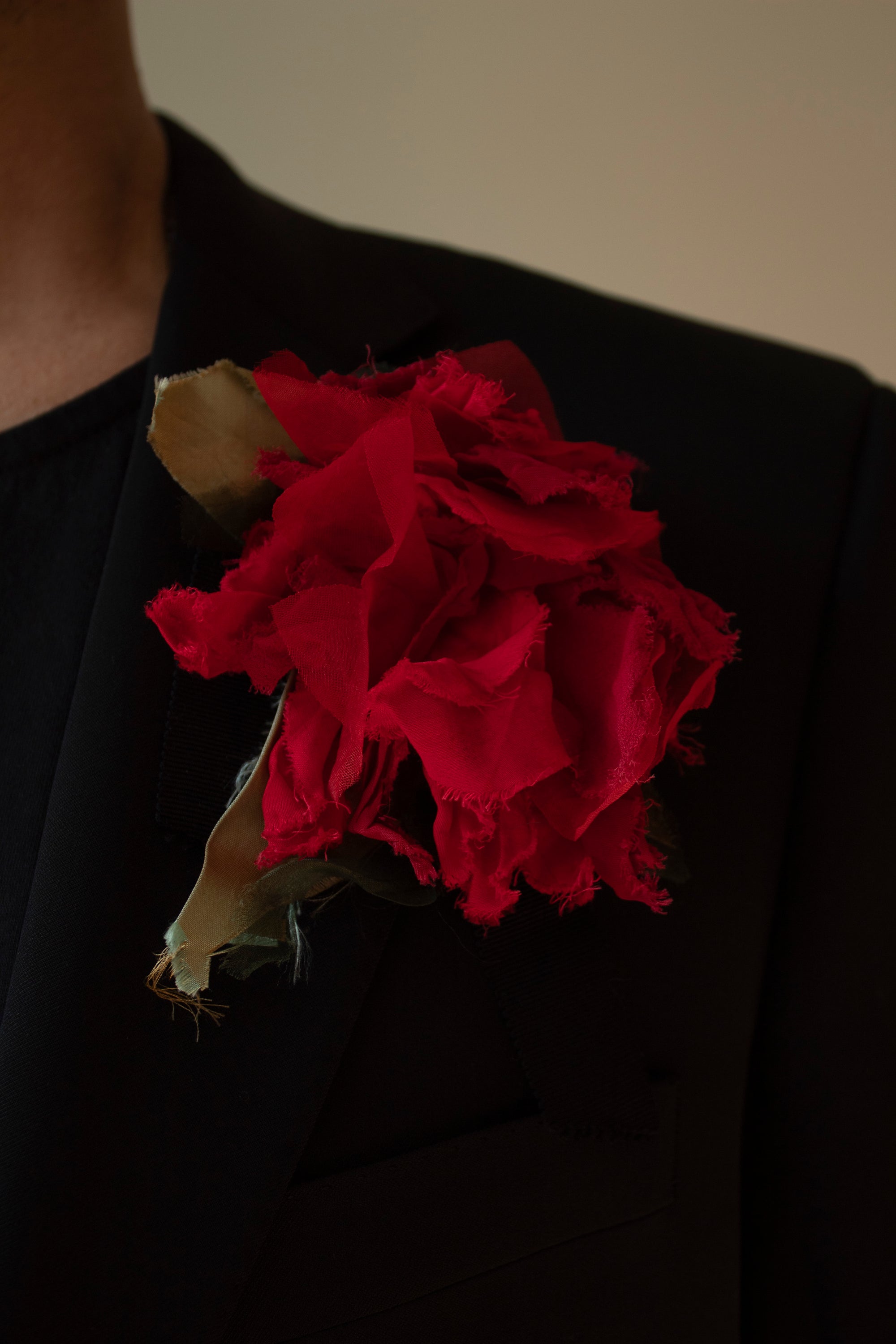 N° 51 crushed bloom brooch - ume red - M
