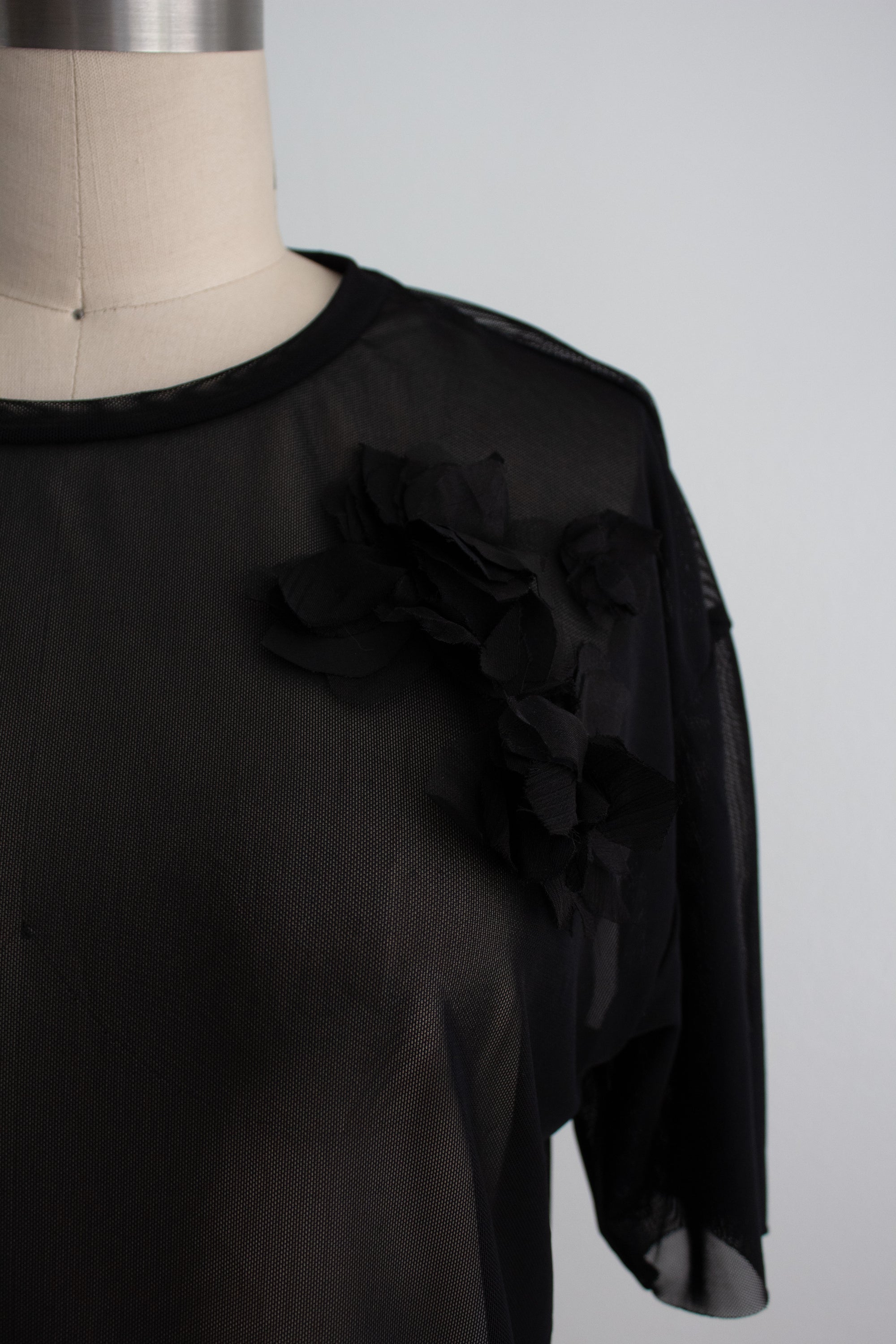 N° 94 crushed blooms oversized top - sumi black