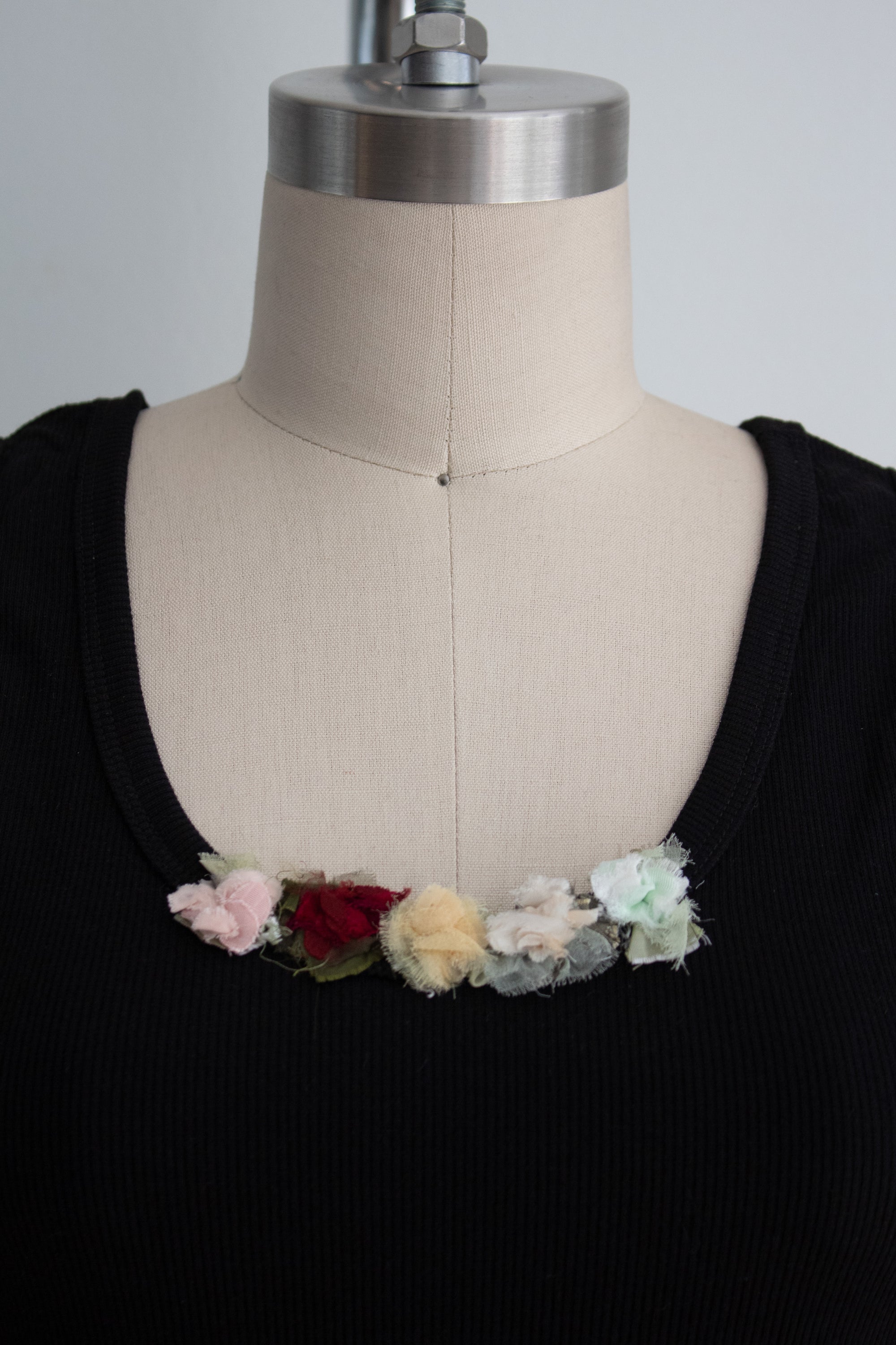 N° 354 unisex fitted crushed blooms tank