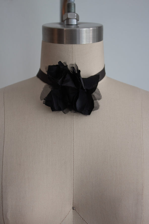 N° 44 crushed bloom tie - sumi black - S