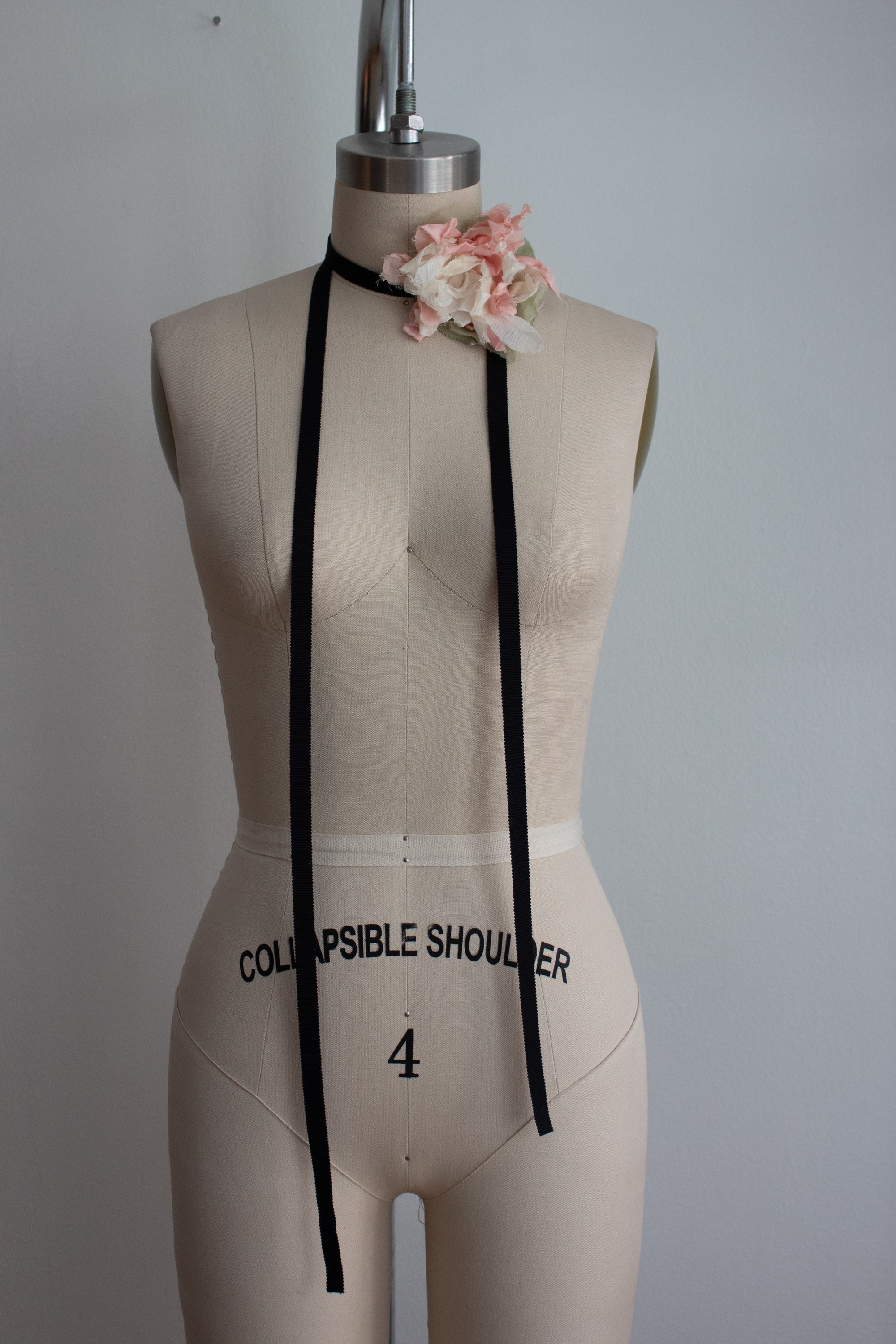 N° 44 crushed bloom wraparound accessory - ame pink/yuki white - M
