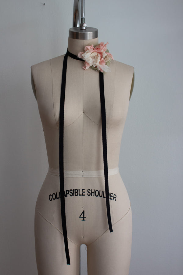N° 44 crushed bloom wraparound accessory - ame pink/yuki white - M
