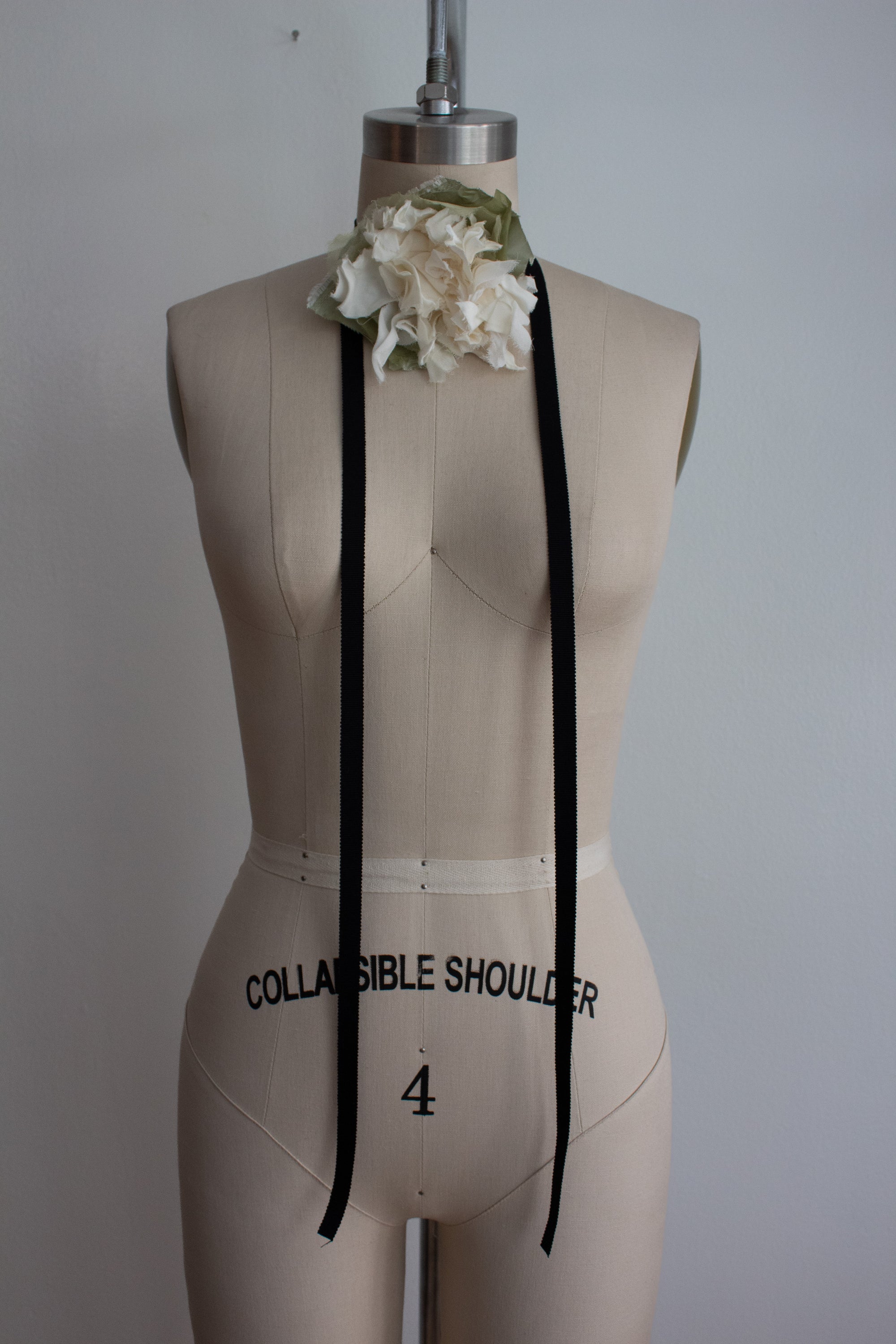 N° 44 crushed bloom wraparound accessory - yuki white - M