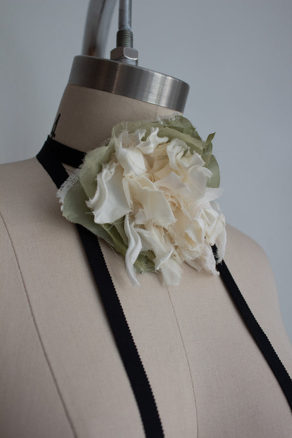 N° 44 crushed bloom wraparound accessory - yuki white - M