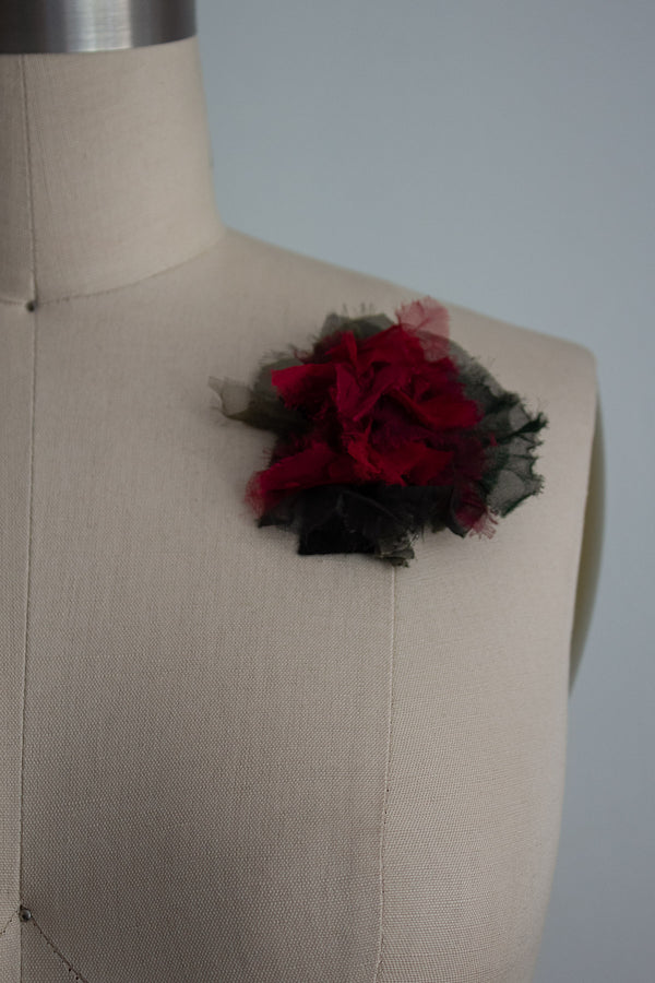 N° 51 crushed bloom brooch - momiji red - XS