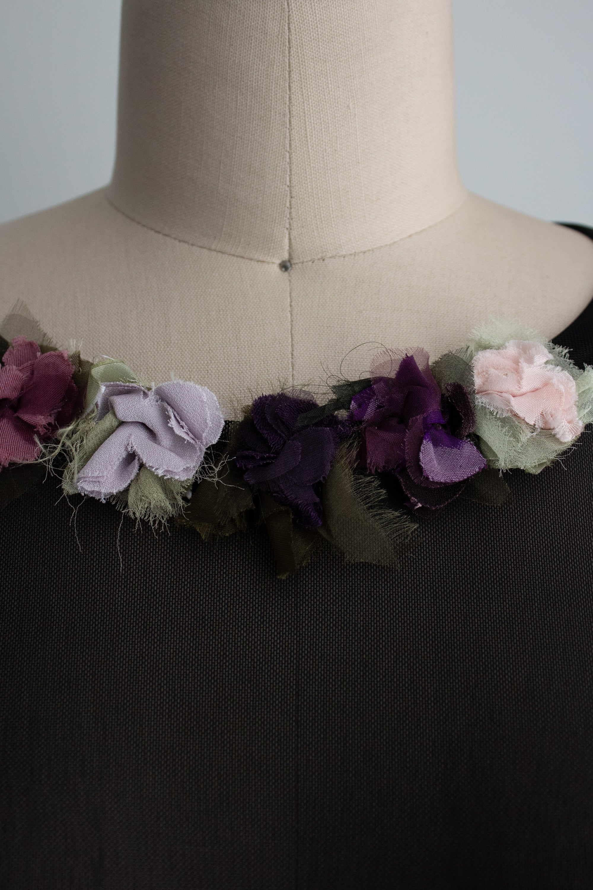 N° 71 collar flowers dress - nasu eggplant