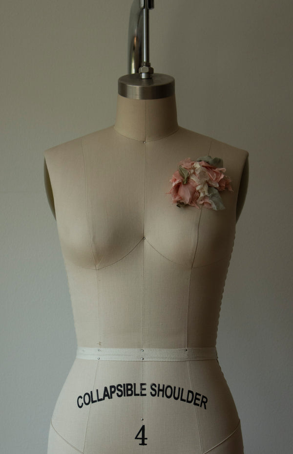 N° 51 crushed bloom brooch - ame pink - M