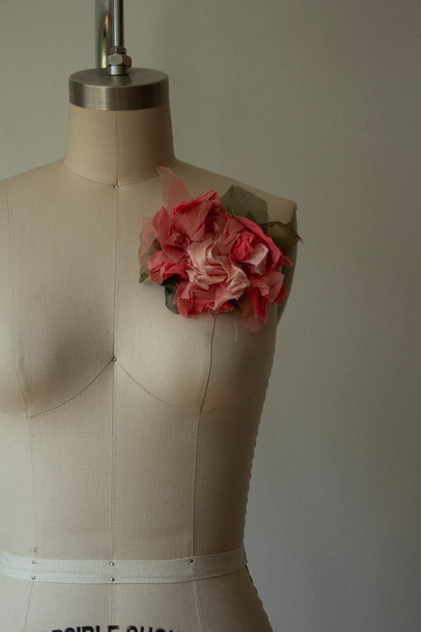 N° 51 crushed bloom brooch - akizakura pink - L
