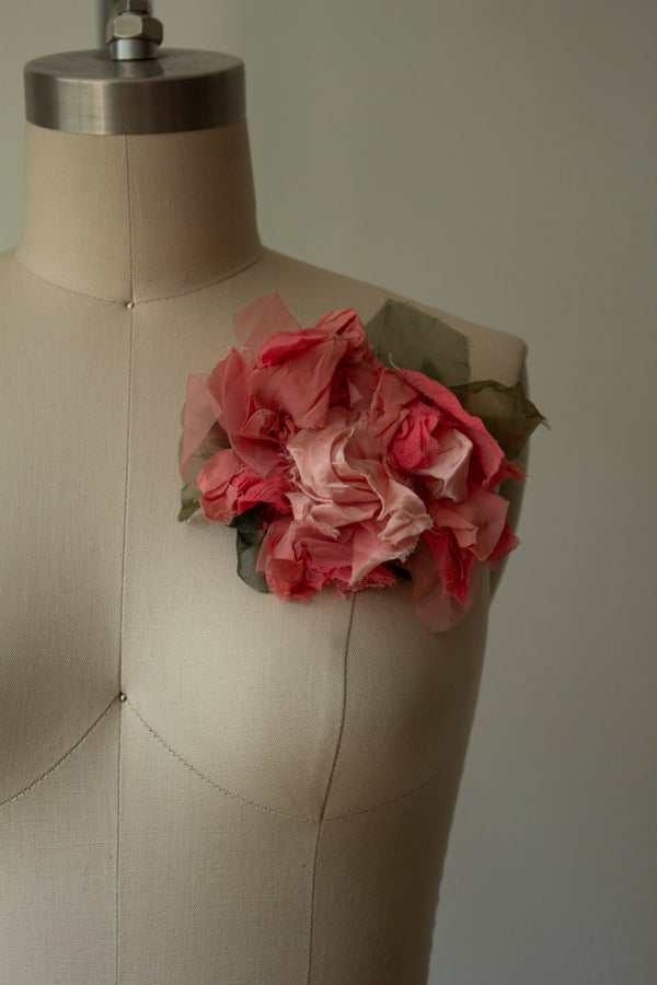 N° 51 crushed bloom brooch - akizakura pink - L