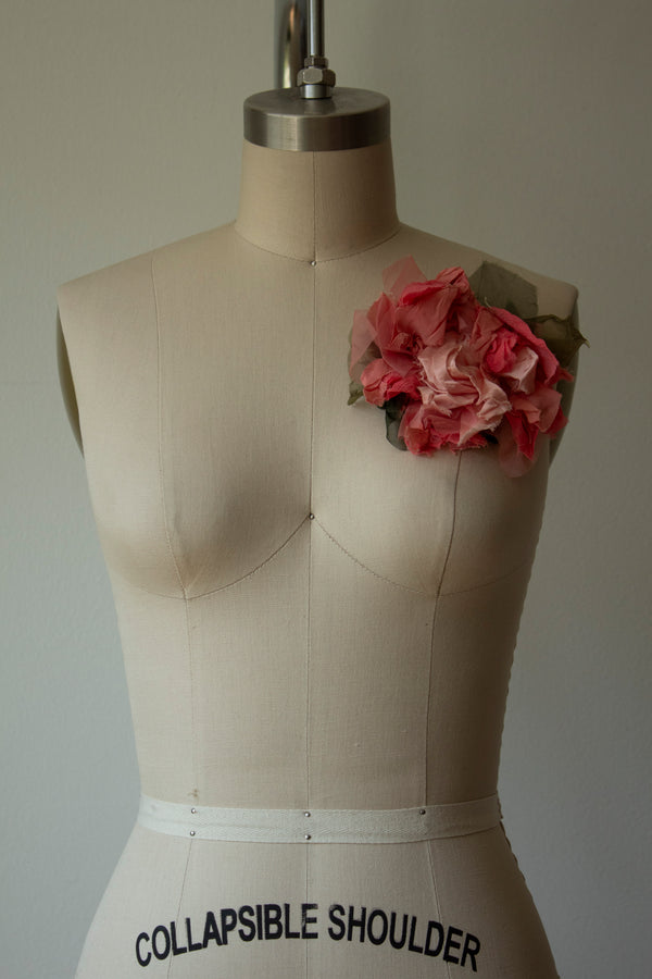 N° 51 crushed bloom brooch - akizakura pink - L