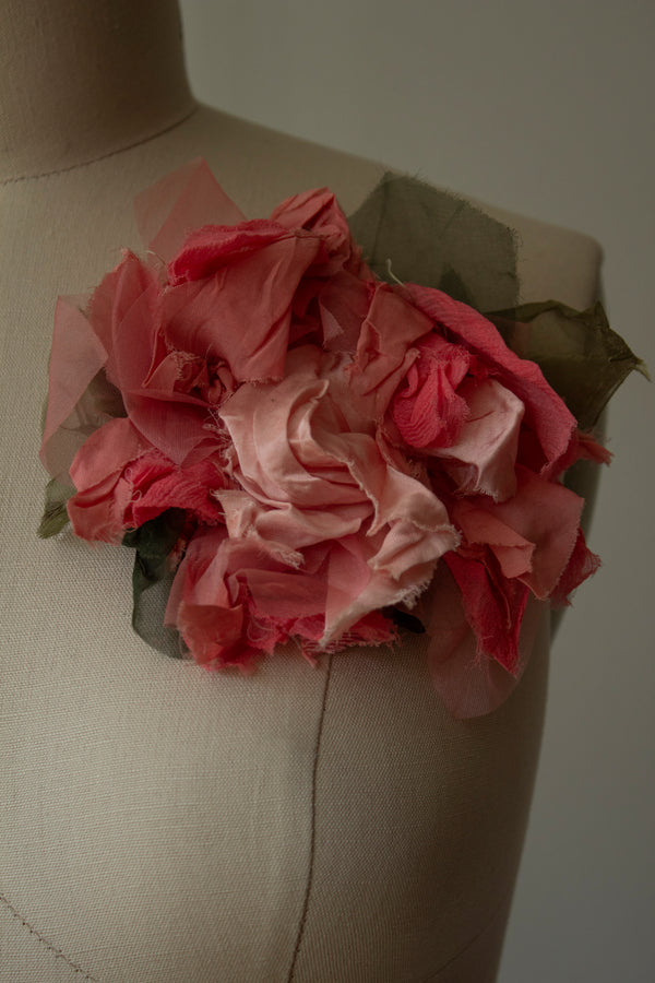 N° 51 crushed bloom brooch - akizakura pink - L