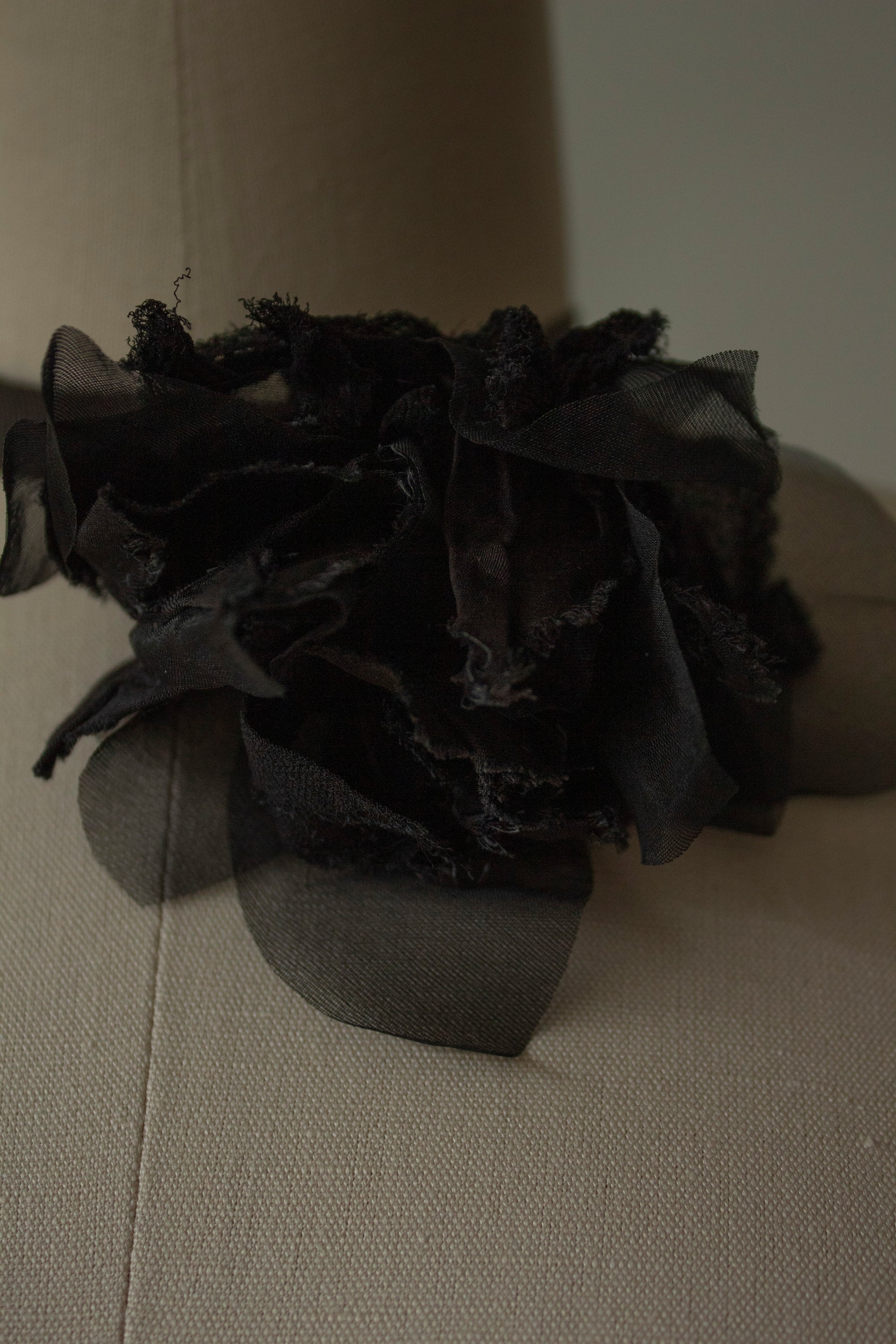 N° 44 crushed bloom choker - sumi black - M