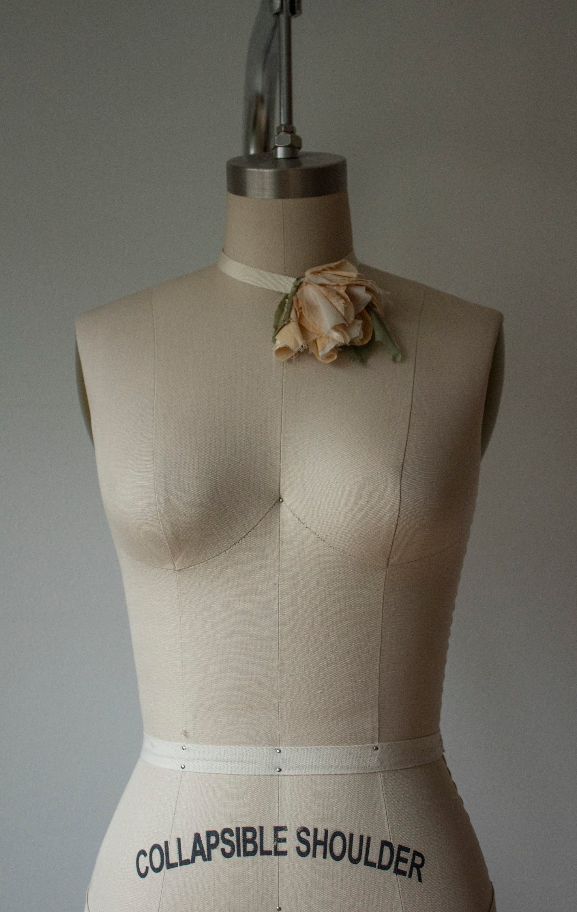 N° 44 crushed bloom choker - momo peach - M