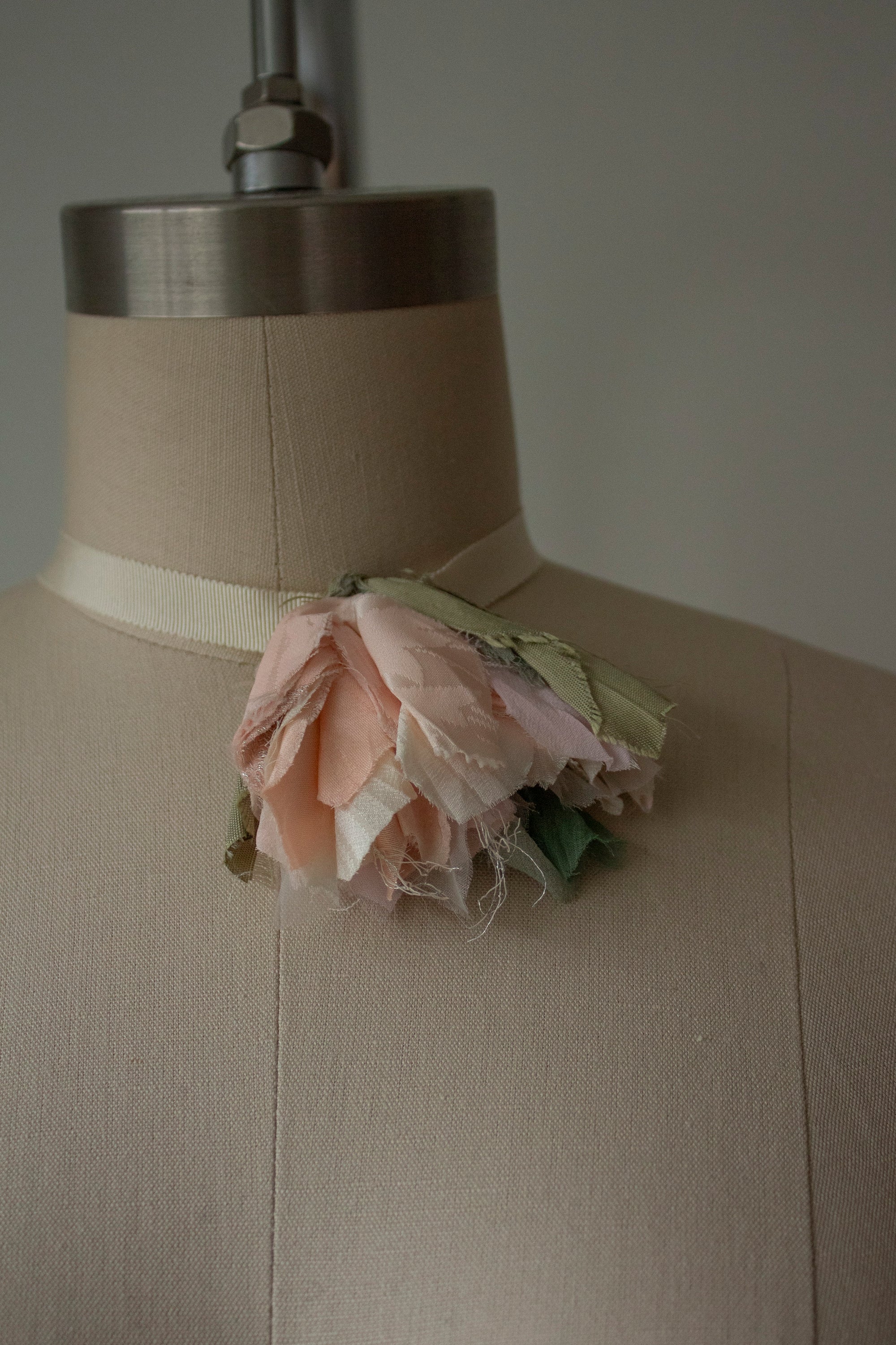 N° 44 crushed bloom choker - ame pink - M
