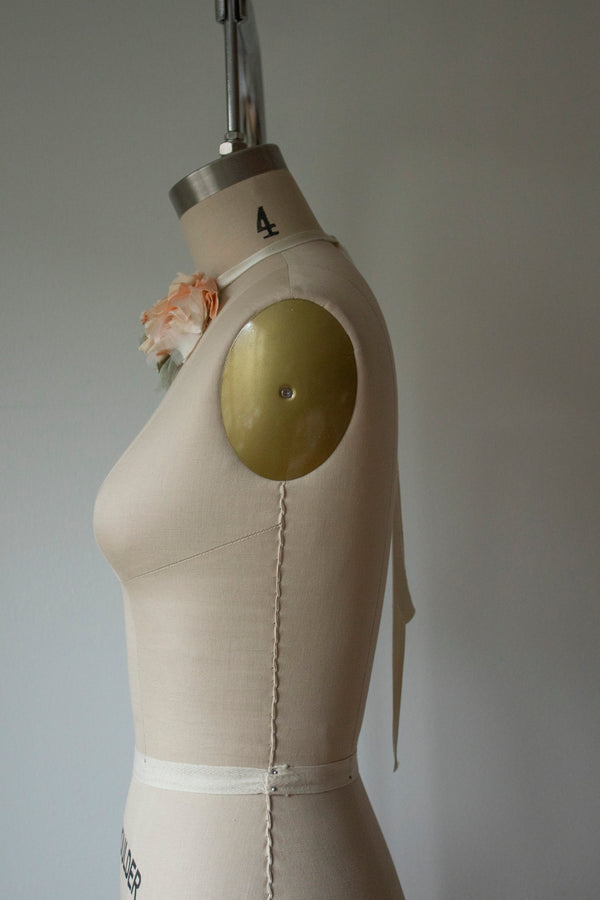N° 44 crushed bloom choker - speckled tarako peach - M