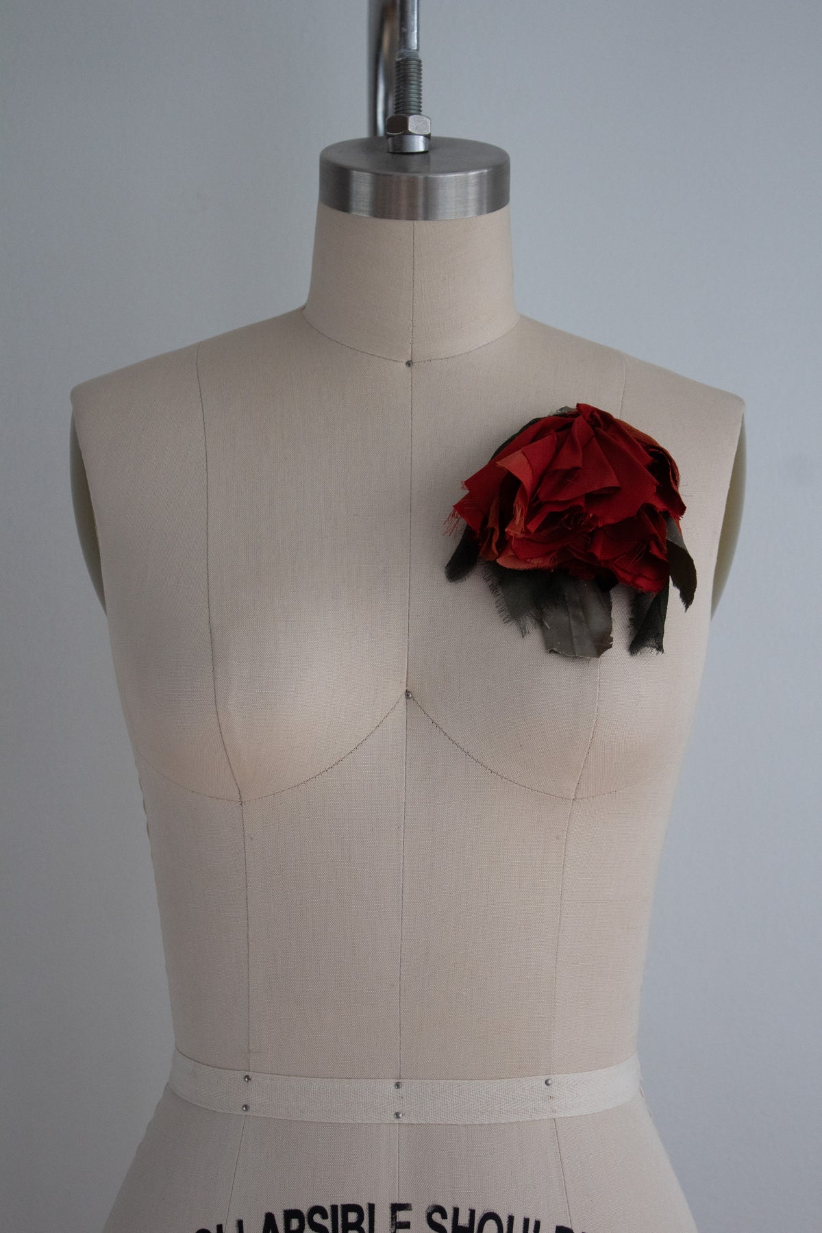 N° 184 falling flower brooch - botanical red - L