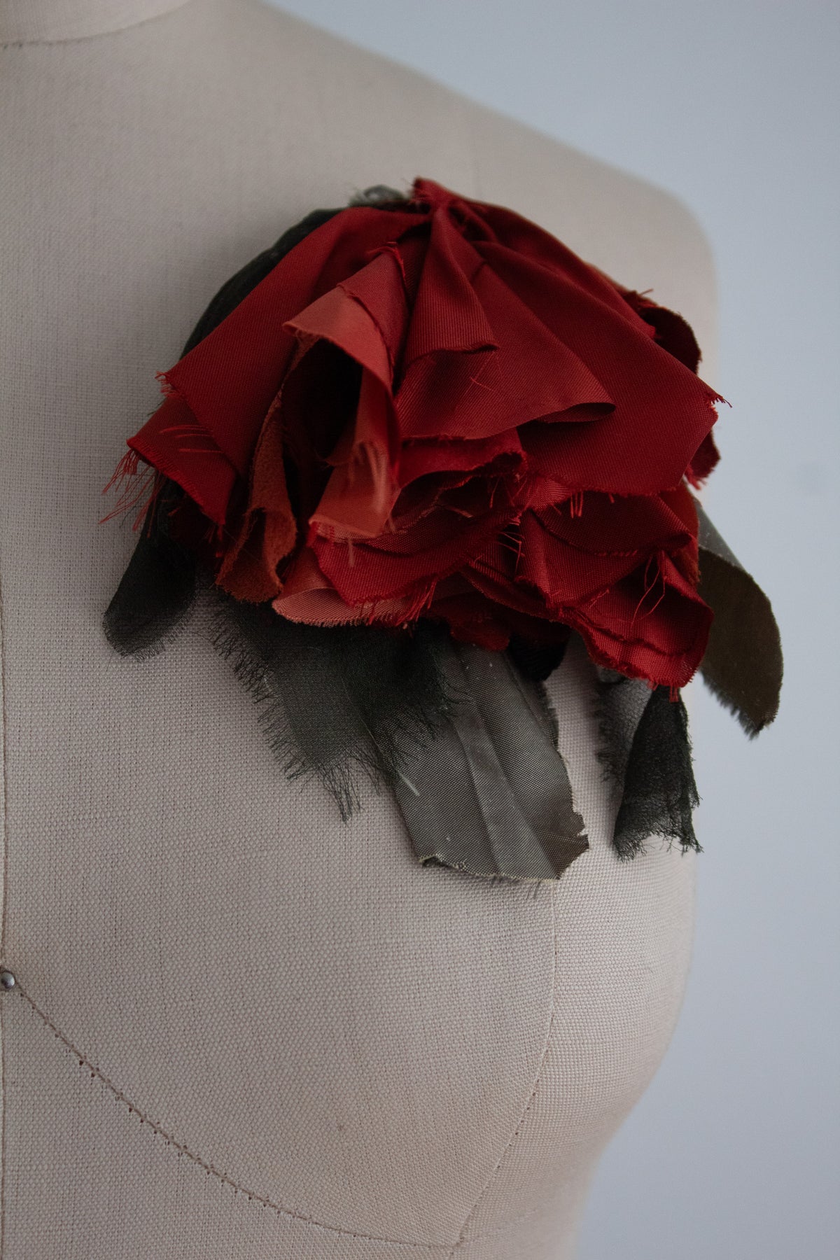 N° 184 falling flower brooch - botanical red - L
