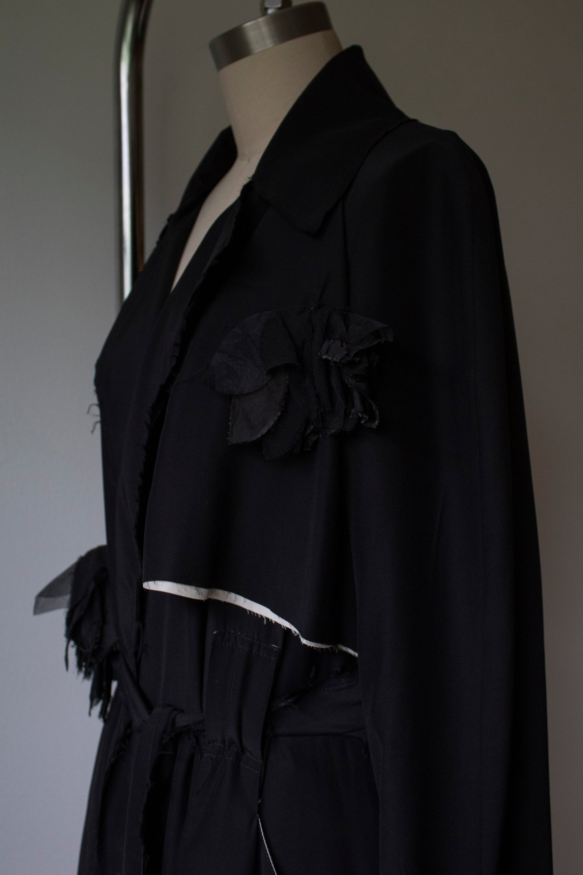 N°192 falling flower silk trench coat