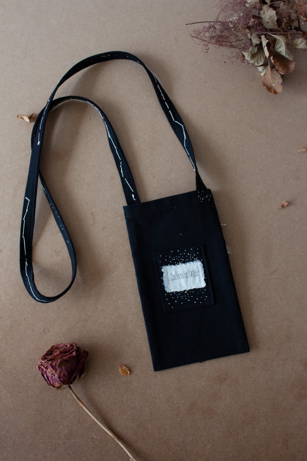 N° 113 constellation crossbody phone pouch - black/white