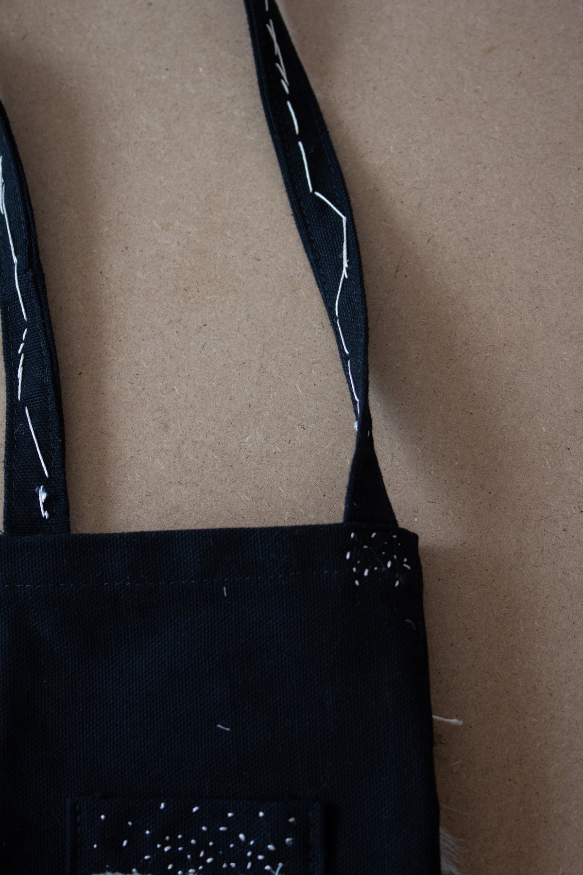 N° 113 constellation crossbody phone pouch - black/white