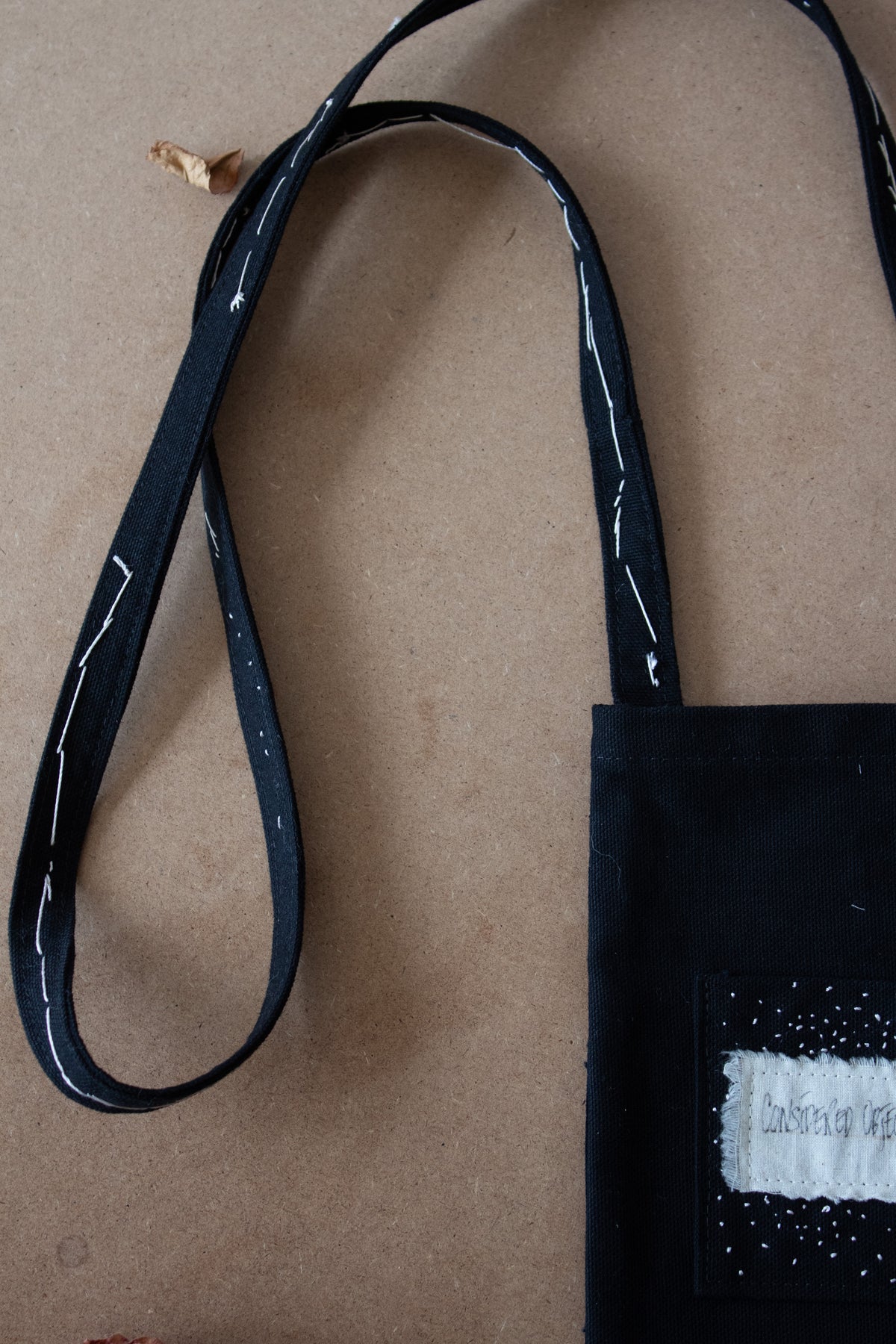 N° 113 constellation crossbody phone pouch - black/white