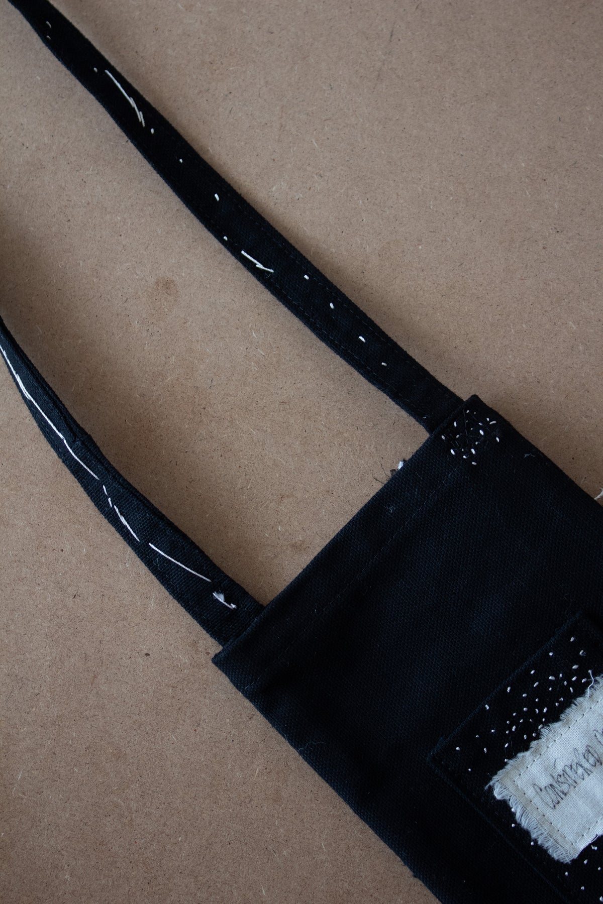 N° 113 constellation crossbody phone pouch - black/white
