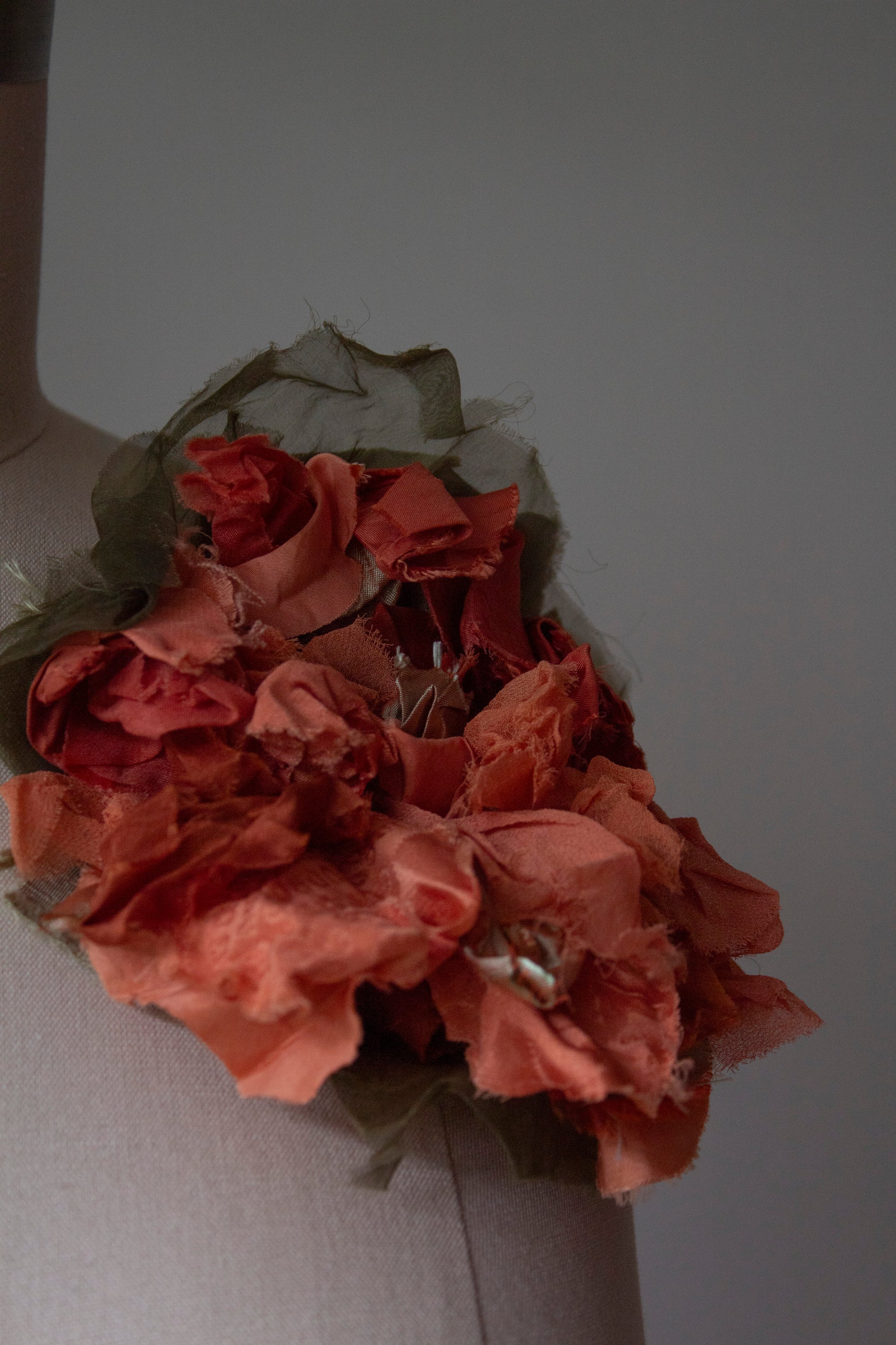N° 51 crushed bloom brooch - shudei terracotta - L